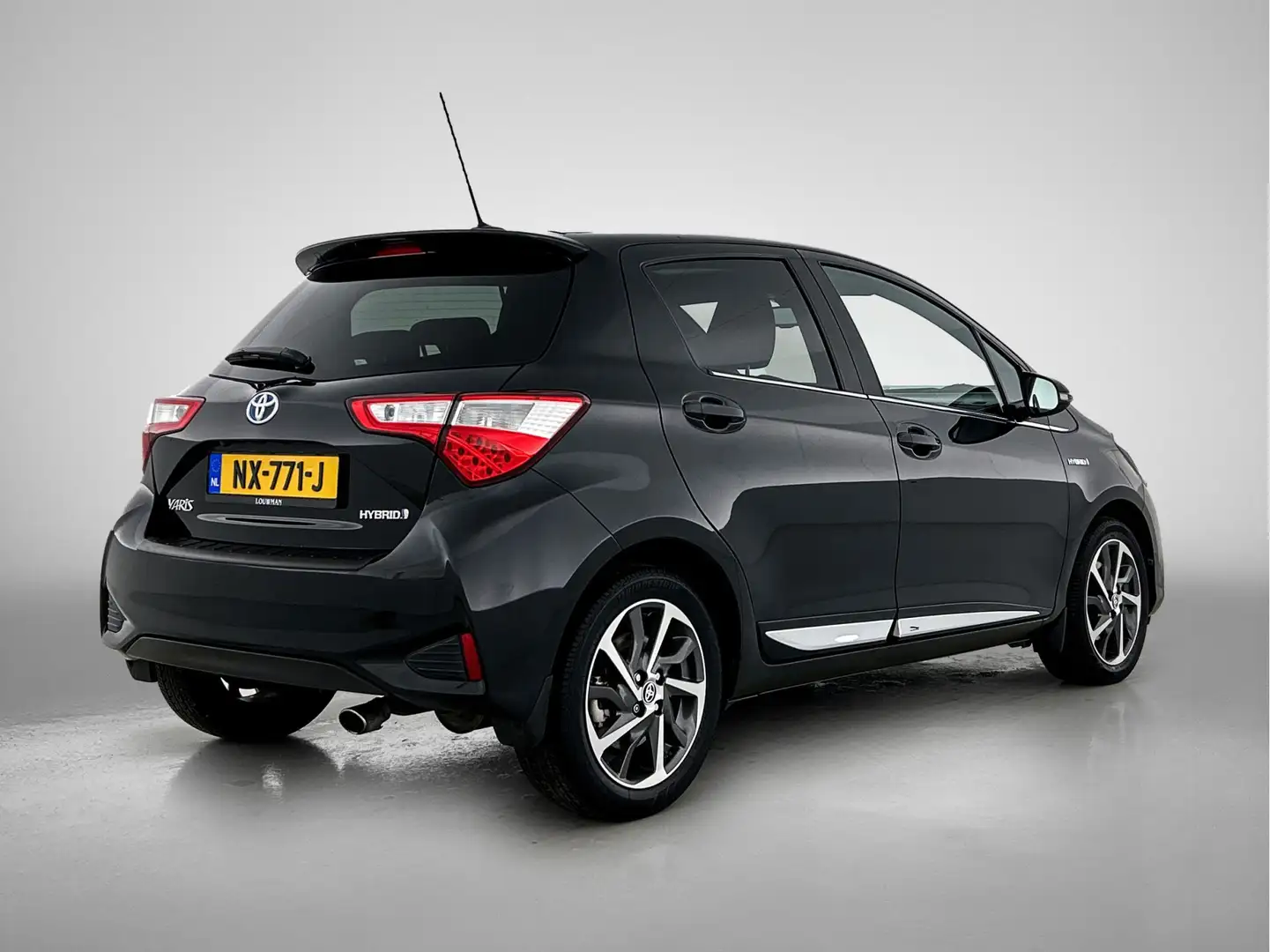 Toyota Yaris 1.5 Hybrid Premium Zwart - 2