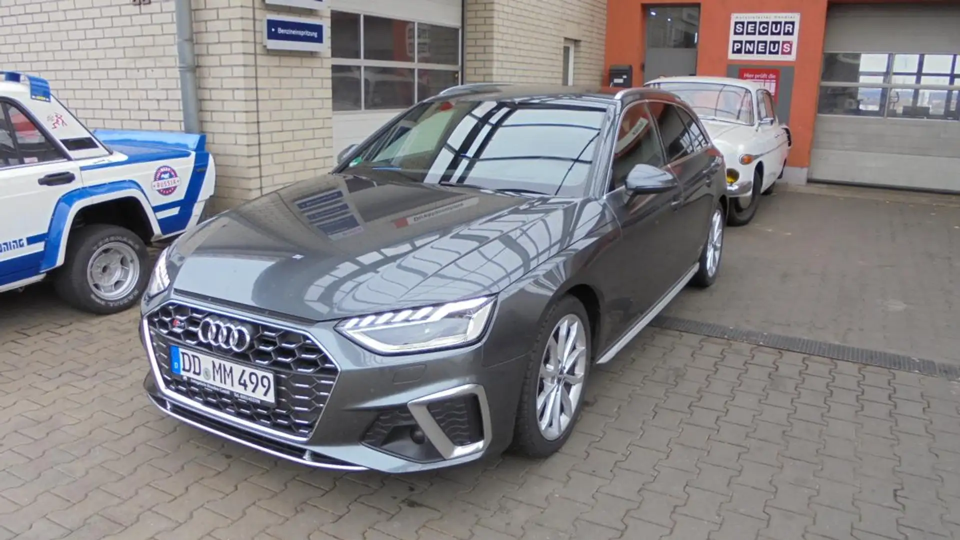 Audi S4 Avant (8WD) Grau - 1