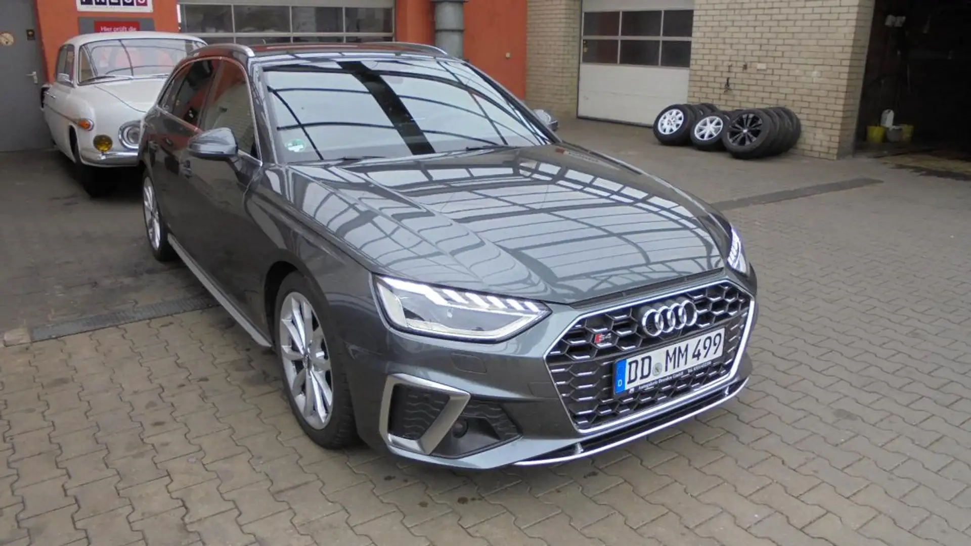 Audi S4 Avant (8WD) Grau - 2