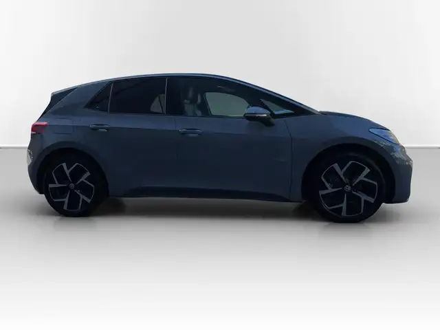 Volkswagen ID.3 view 5