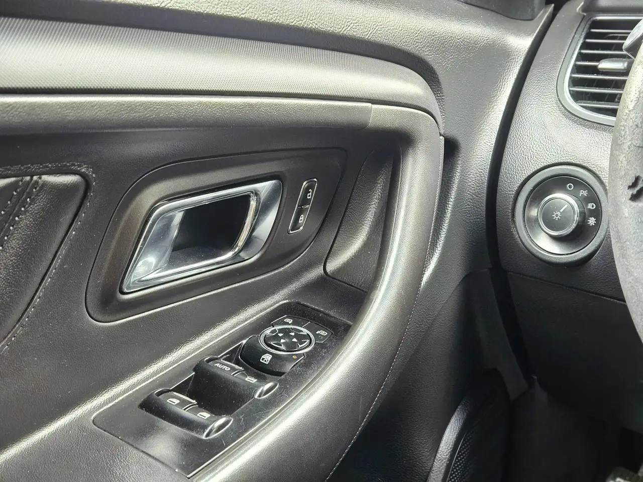 Ford Taurus снимка Ford Taurus