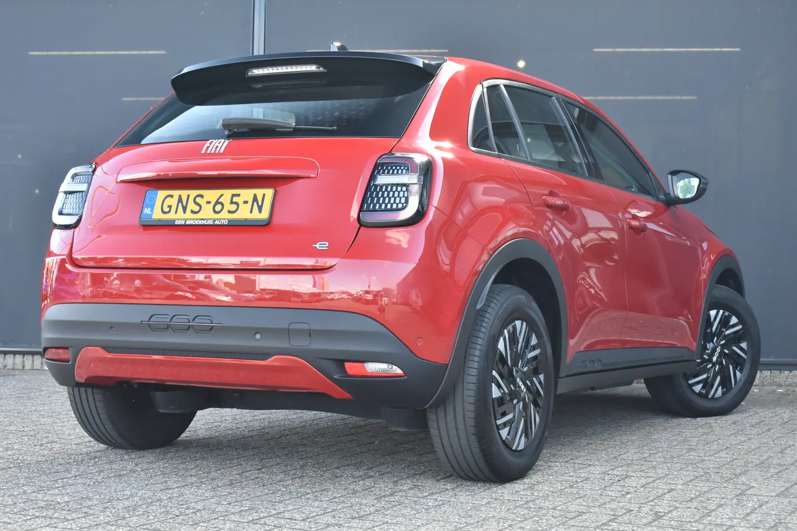 Fiat 600e 54kWh Urban | Navigatie By App | Parkeersensoren | Czerwony - 2