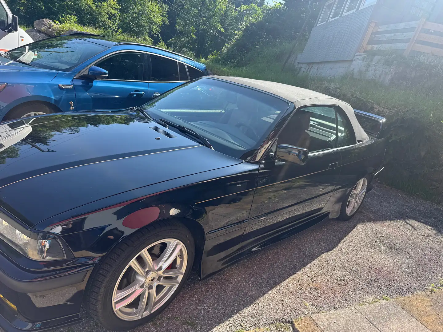 BMW 320 320i Schwarz - 2