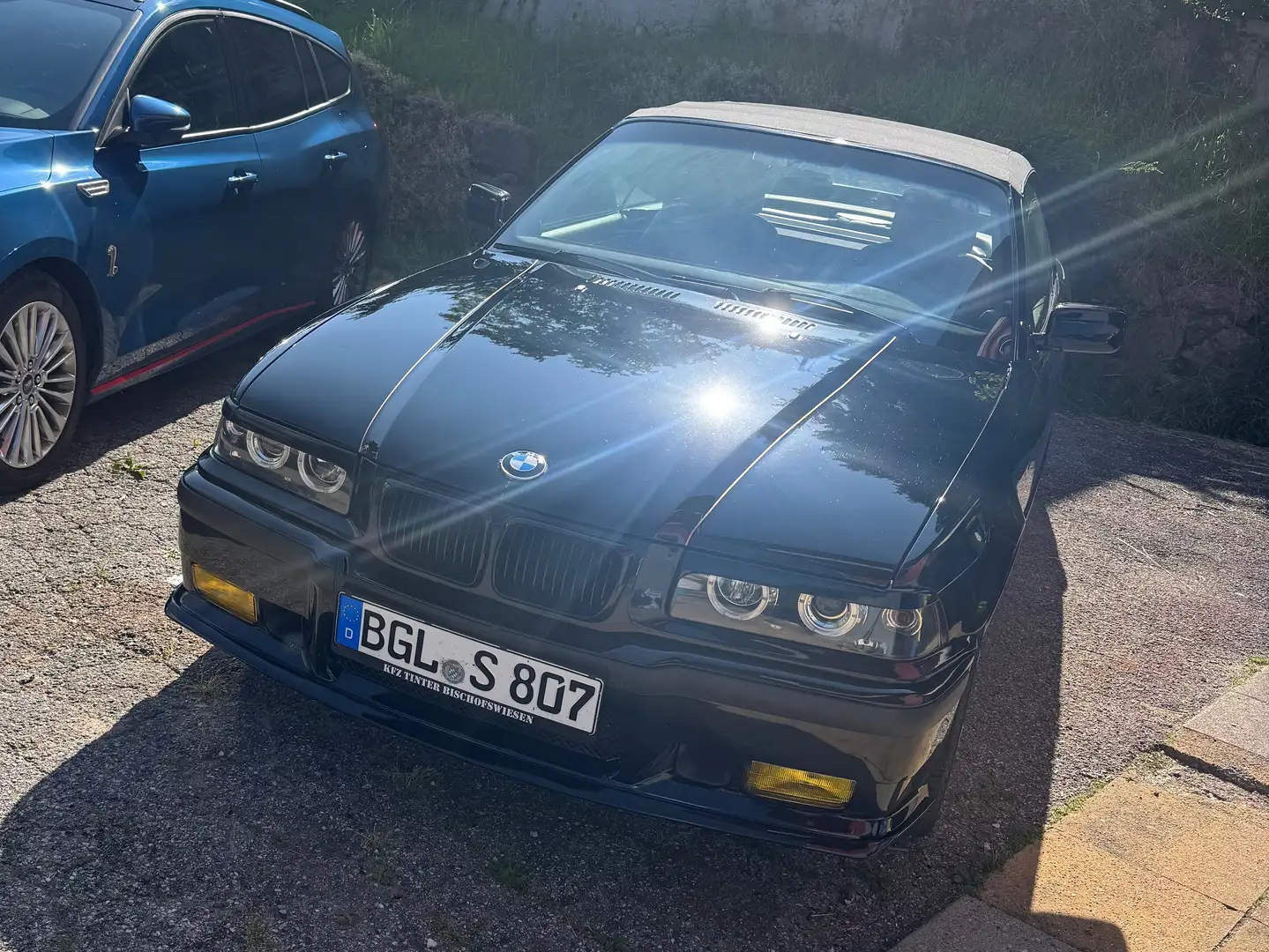 BMW 320 320i Schwarz - 1
