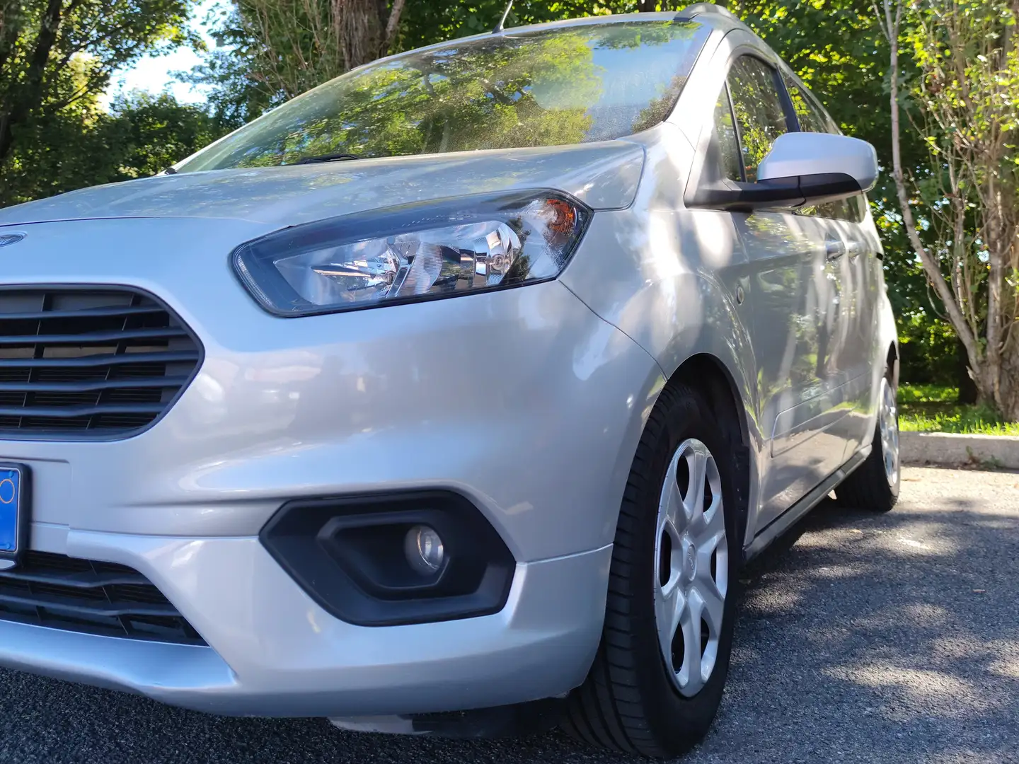 Ford Courier 1.0 benzina 73kw 100 CV Start & Stop Szürke - 1