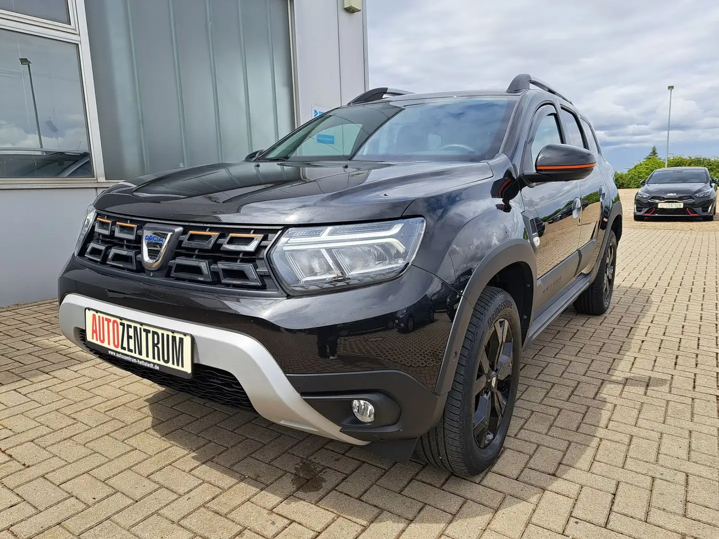 Dacia Duster Extreme Automatik LED NAVI KAMERA SHZ ALU Zwart - 1
