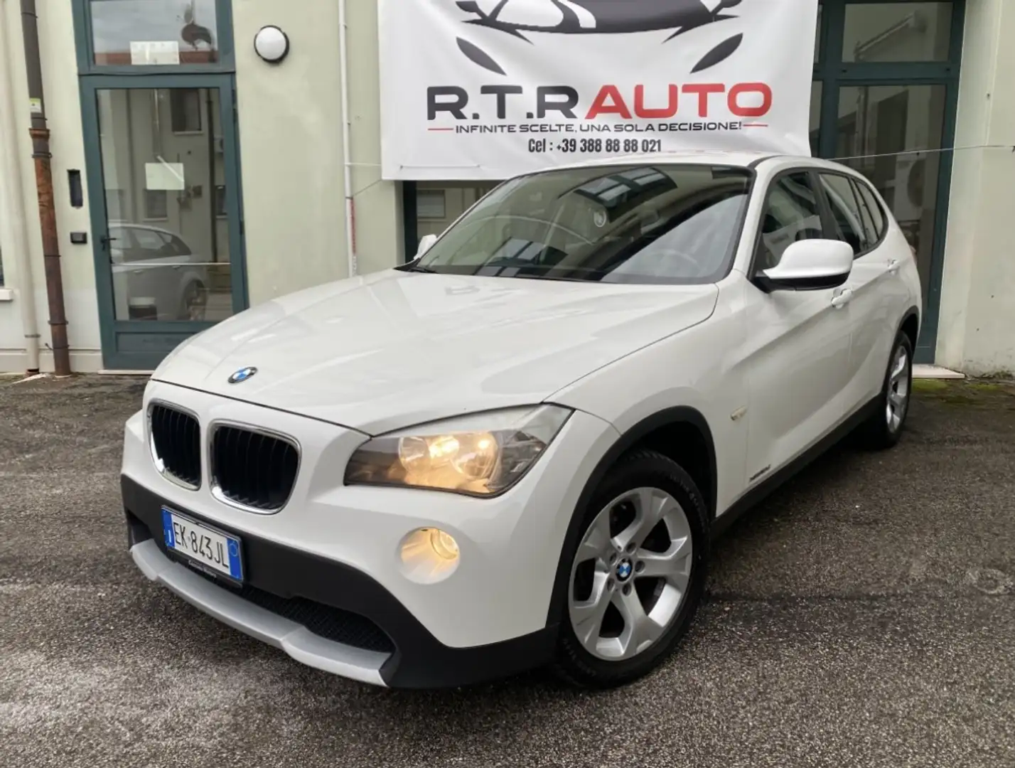 BMW X1 xDrive18d Aut. FUTURA Blanc - 1