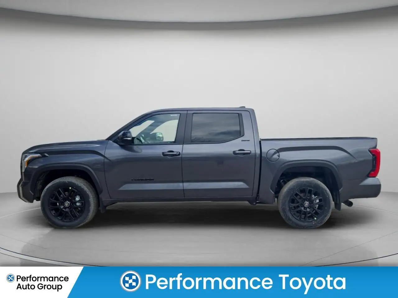 Toyota Tundra снимка Toyota Tundra