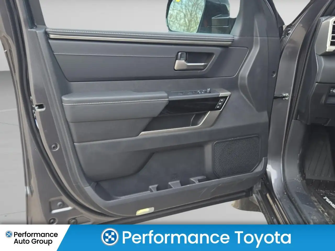 Toyota Tundra снимка Toyota Tundra