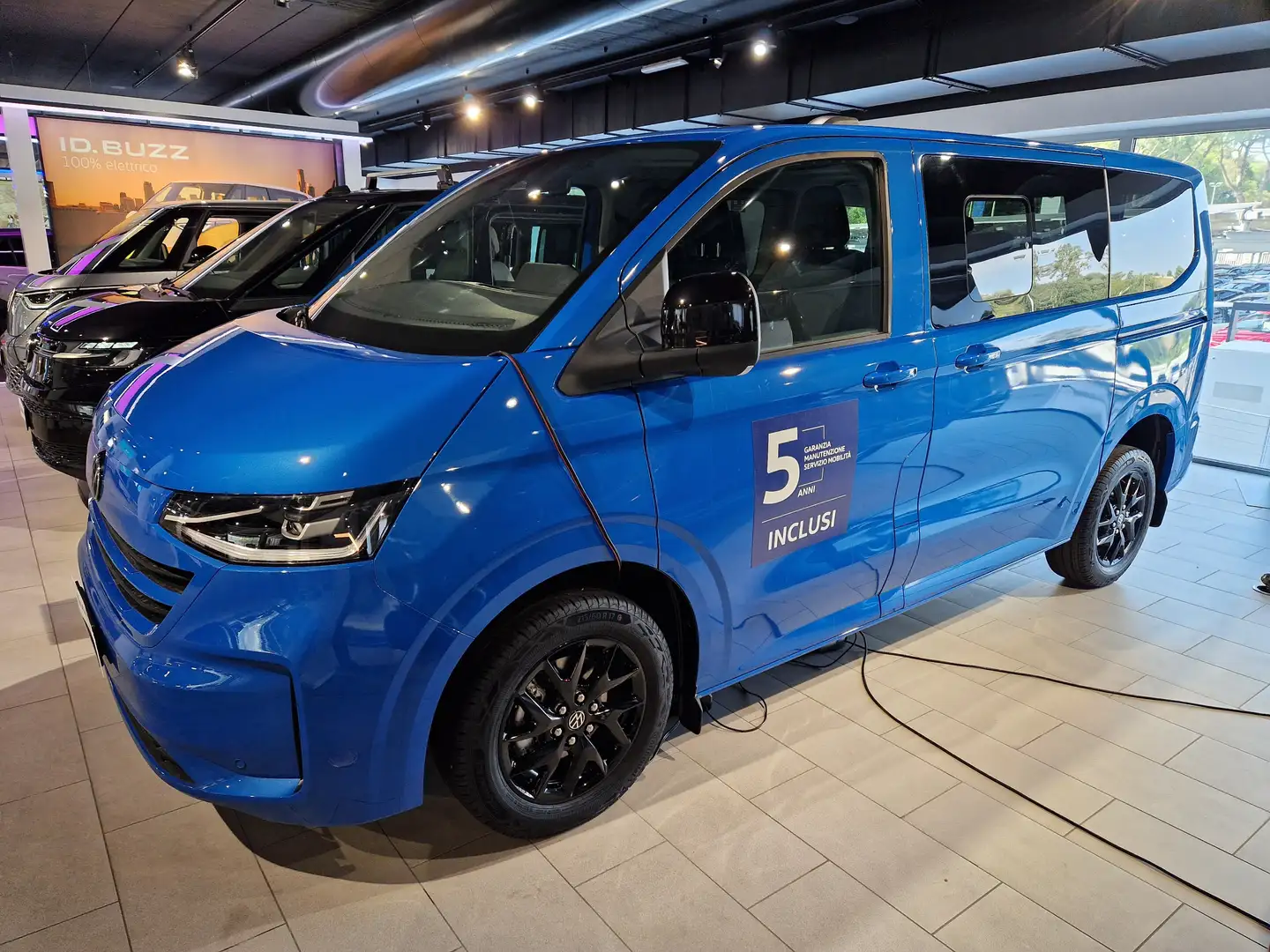 Volkswagen T7 Caravelle LIFE 2.0 TDI 150 CV Blu/Azzurro - 1
