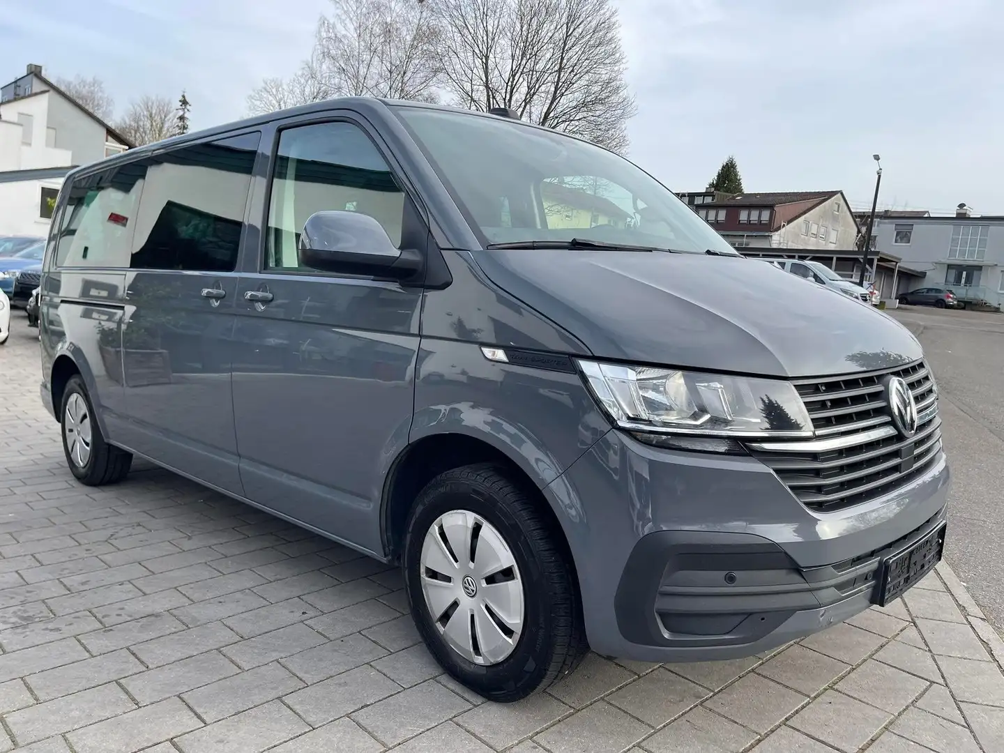 Volkswagen T6.1 Kombi lang FWD Gris - 1
