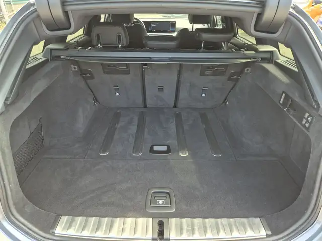 BMW 3 Series view 12