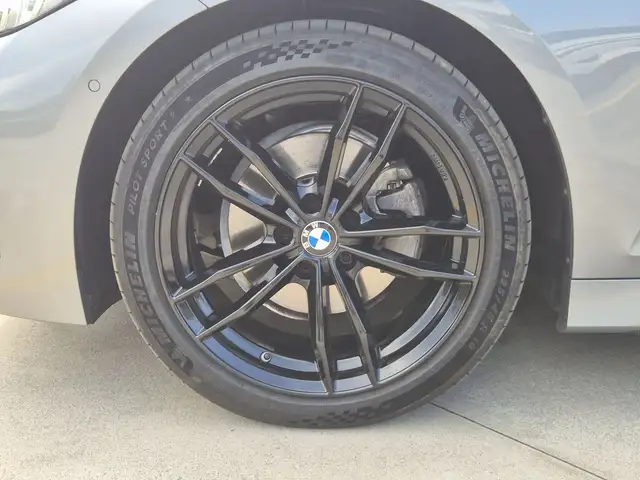 BMW 3 Series view 13