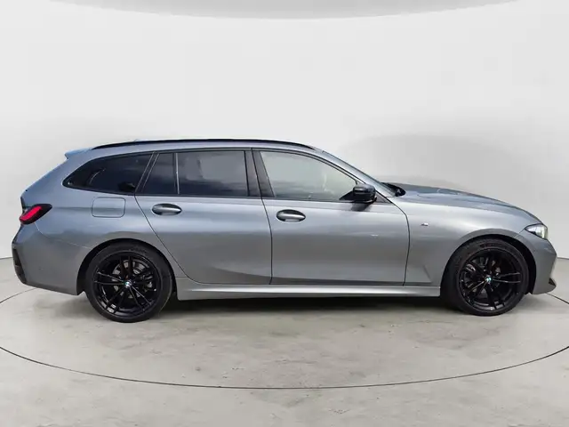 BMW 3 Series view 5