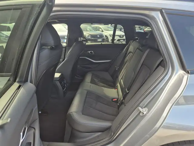 BMW 3 Series view 7