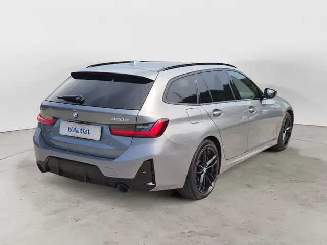 BMW 3 Series view 4