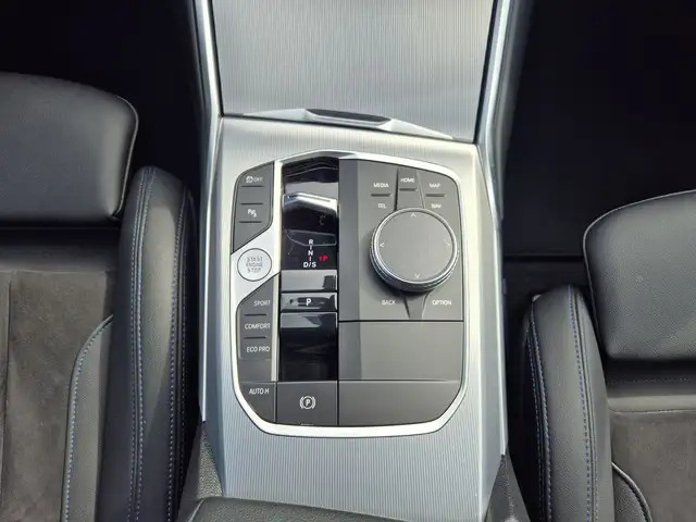 BMW 3 Series view 10