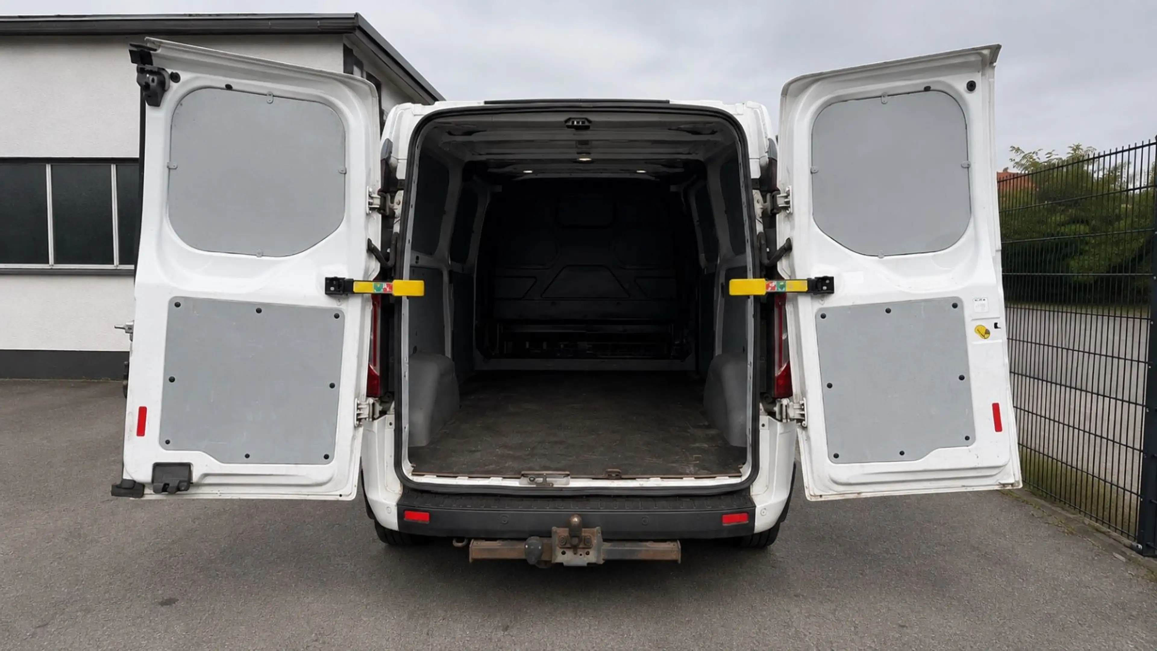 Ford Transit Custom Kasten 320 L2 Trend — photo 6
