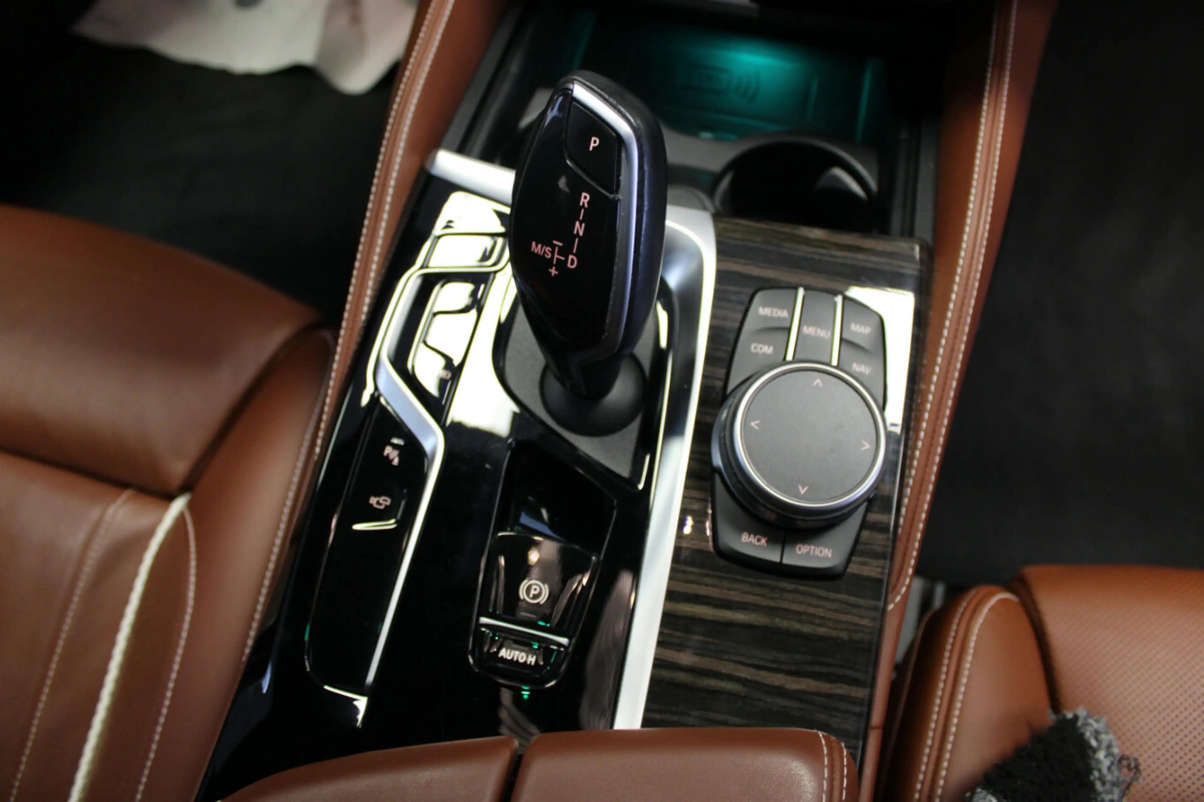 BMW 520 Touring Luxury Line Pano - Leder - LED - HUD — photo 12