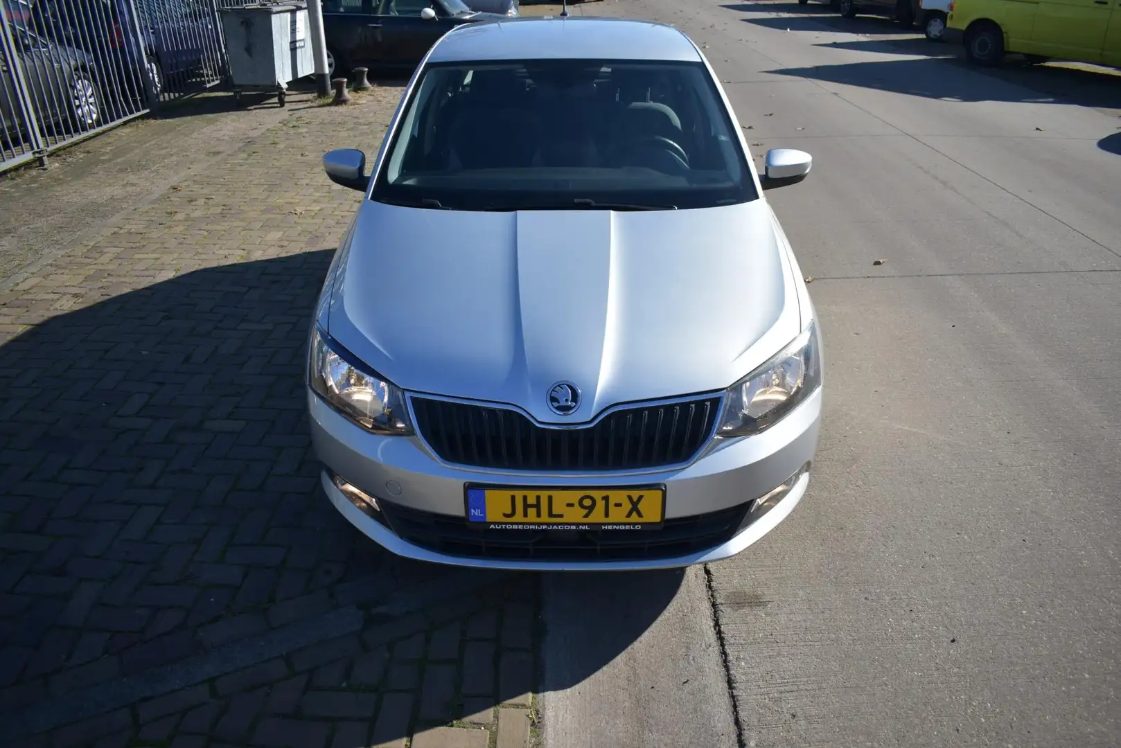 Skoda Fabia 1.0 Ambition Gris - 2