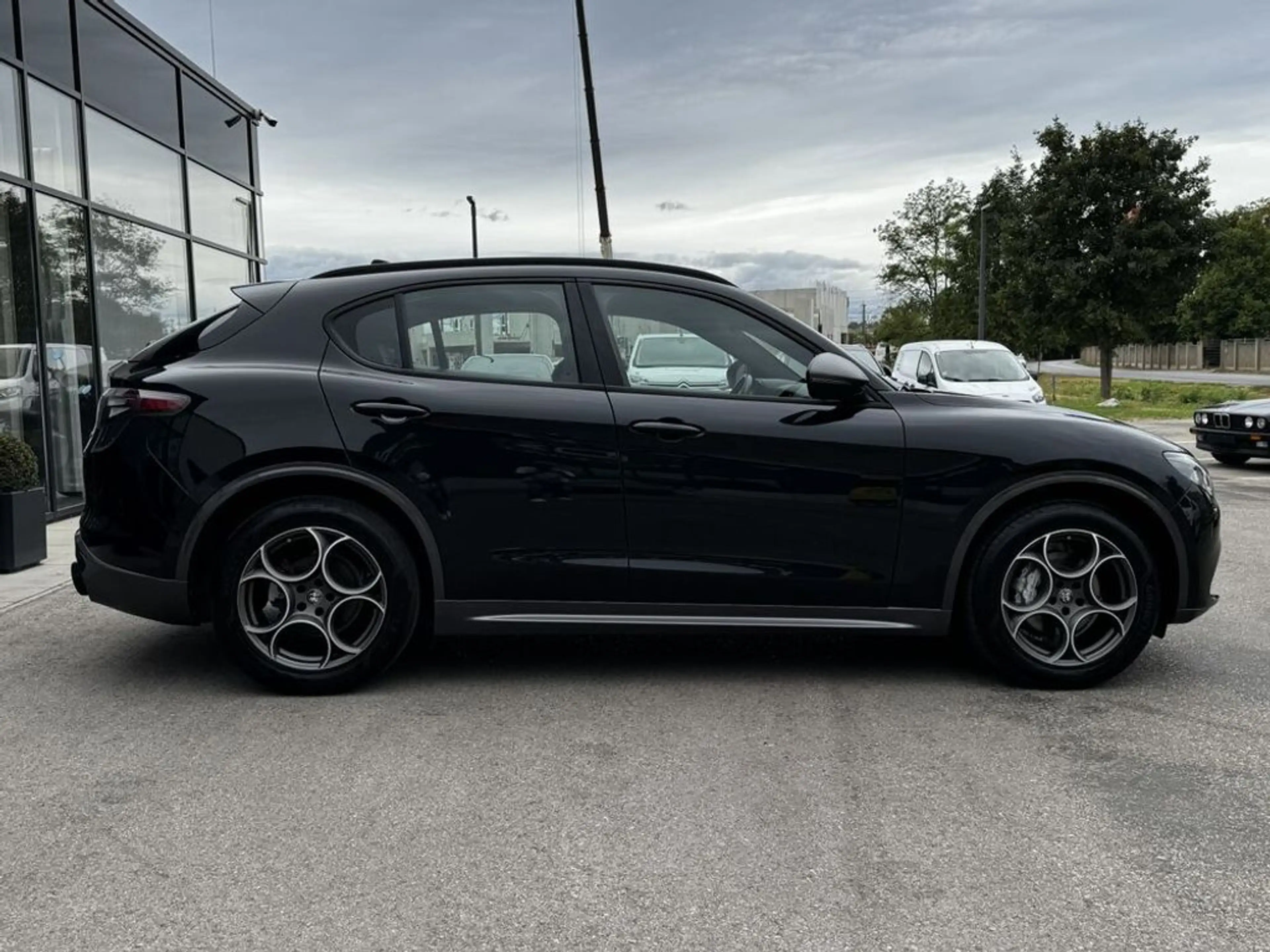 Alfa Romeo Stelvio Ti Q4 Schöne Ausstattung — photo 4