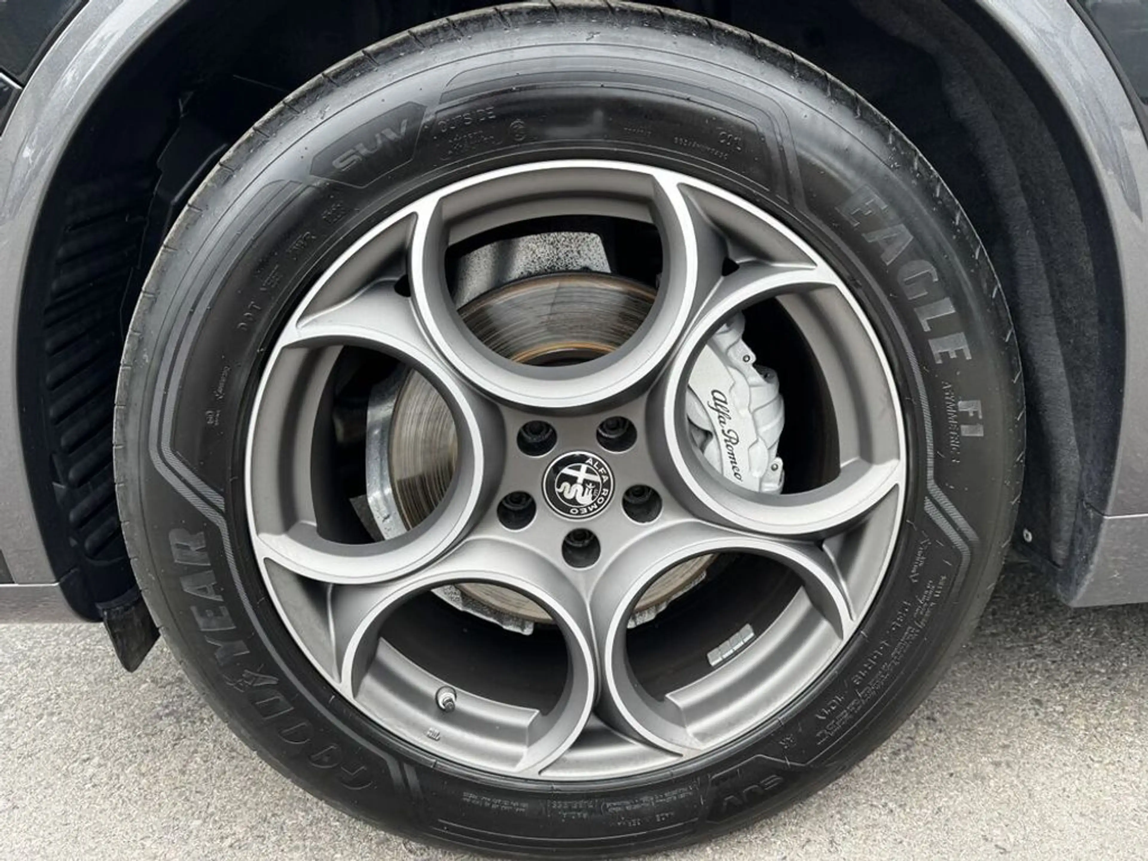 Alfa Romeo Stelvio Ti Q4 Schöne Ausstattung — photo 9