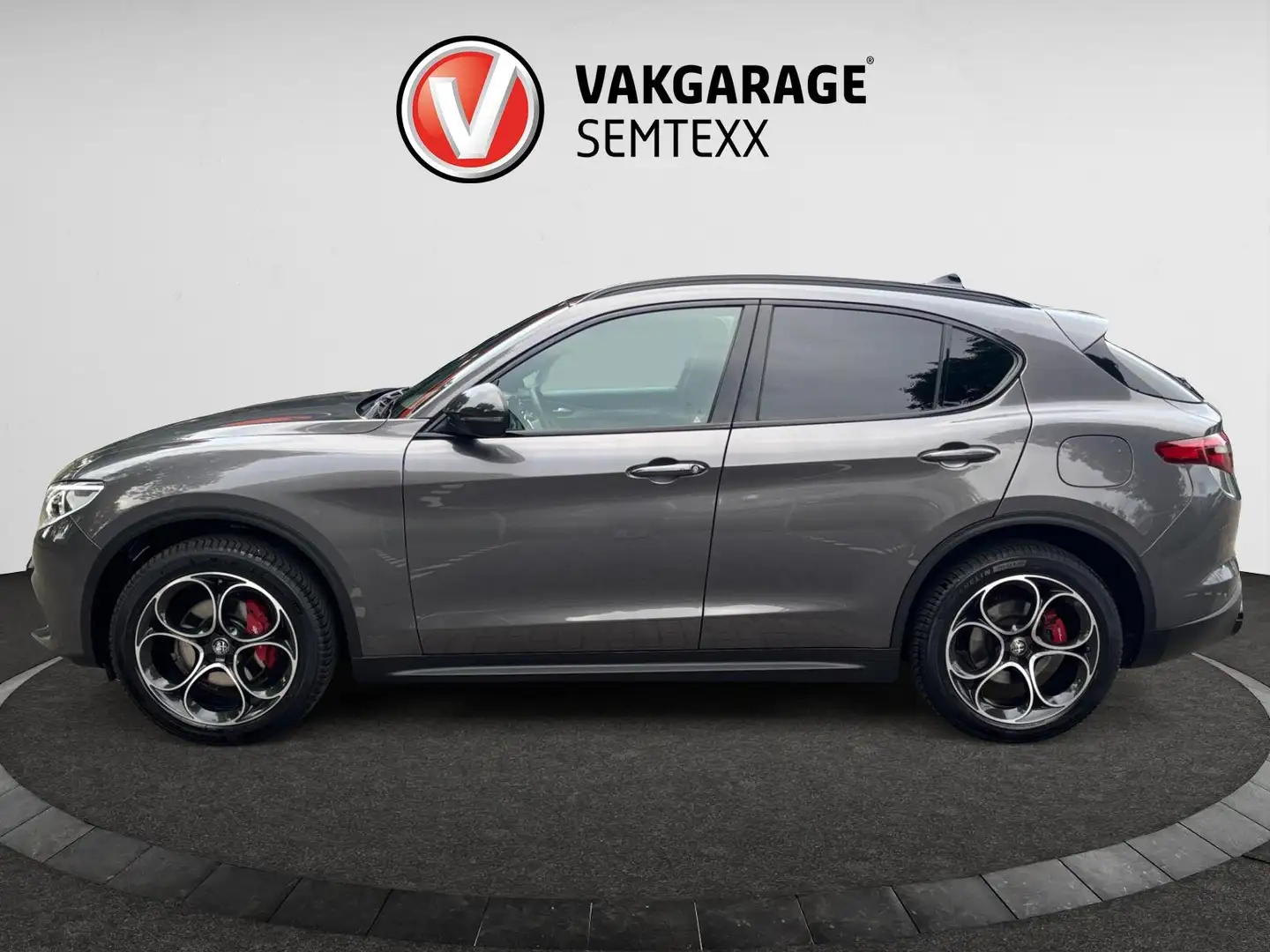 Alfa Romeo Stelvio 2.0 T AWD B-Tech | Automaat |Pano-dak | Camera | N Grijs - 2