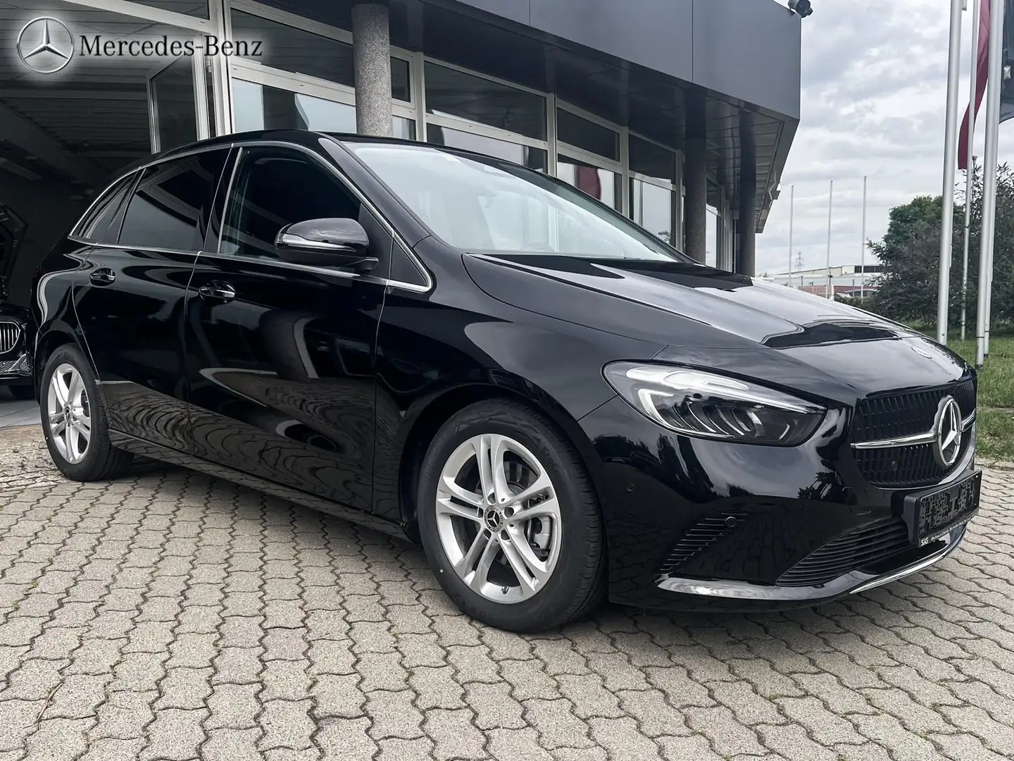 Mercedes-Benz B 200 d Progressive RüKam+MBUX+Totwink+17 Zwart - 2