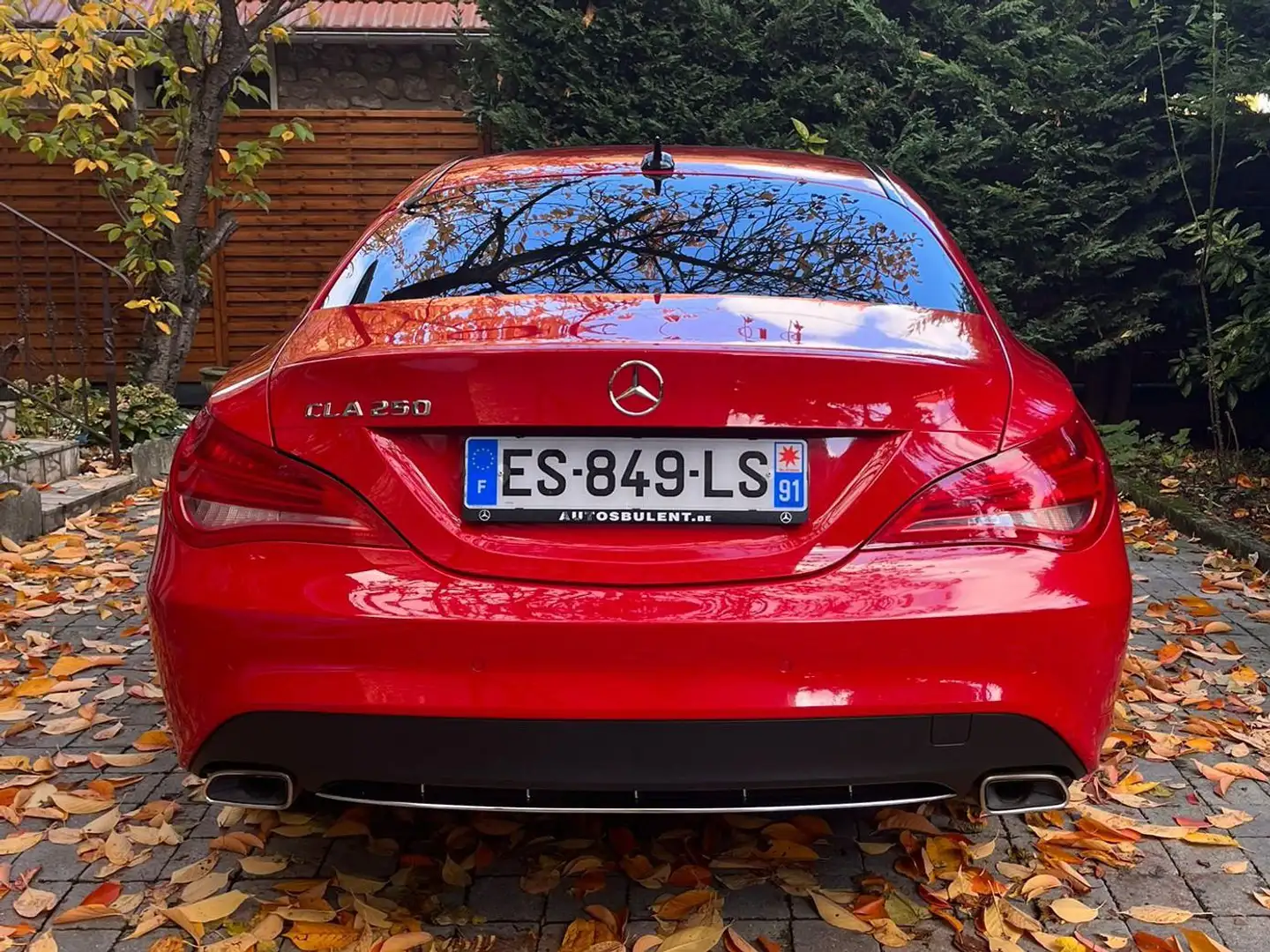 Mercedes-Benz CLA 250 Classe   Inspiration 7-G DCT A Rouge - 2