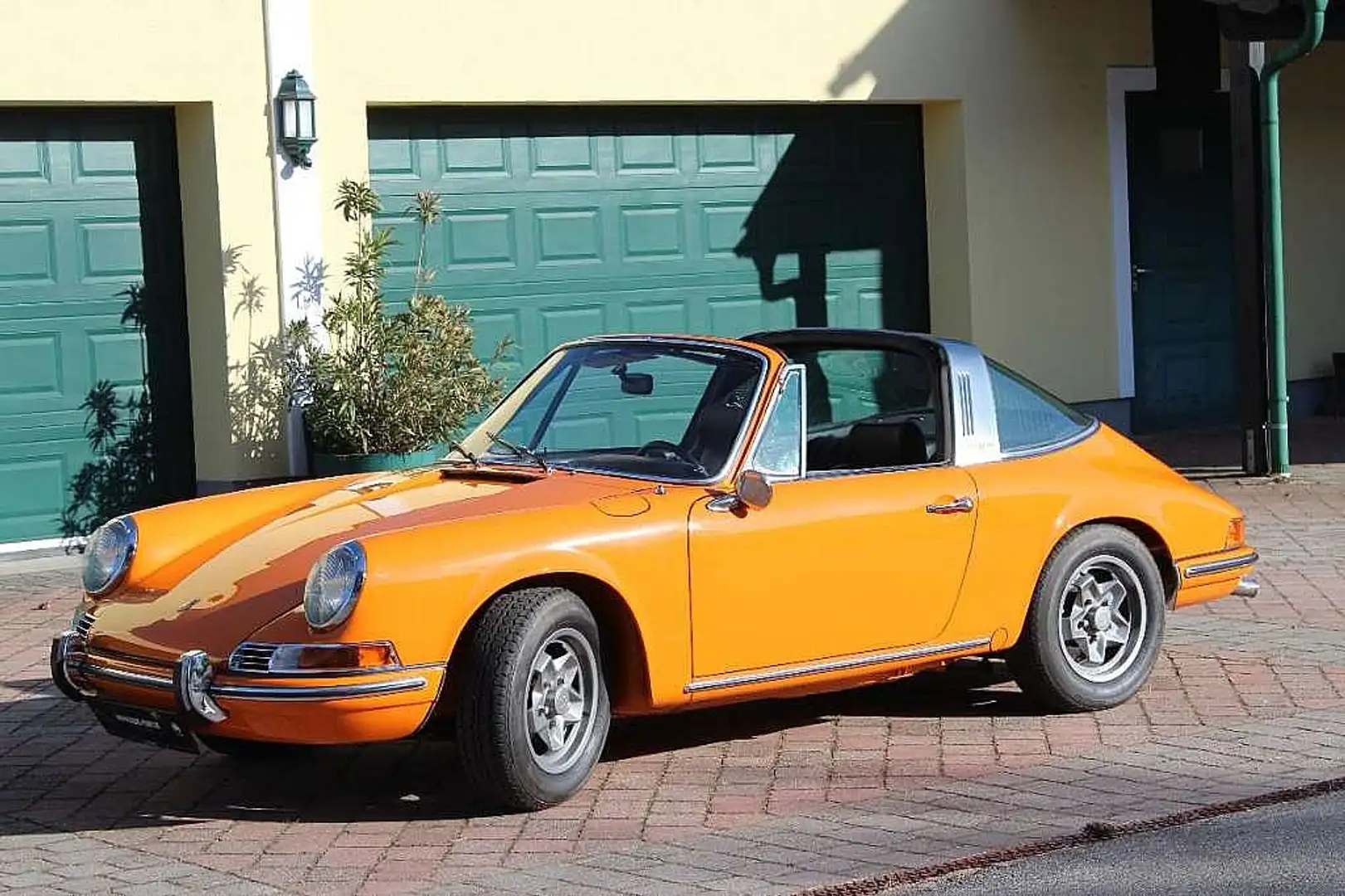 Porsche 911 T 2.2 Targa, vollrestauriert Orange - 1