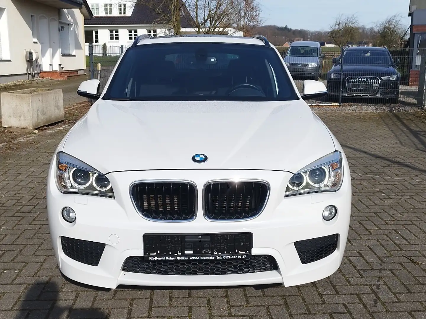 BMW X1 sDrive 18d Xenon Pano M Weiß - 2