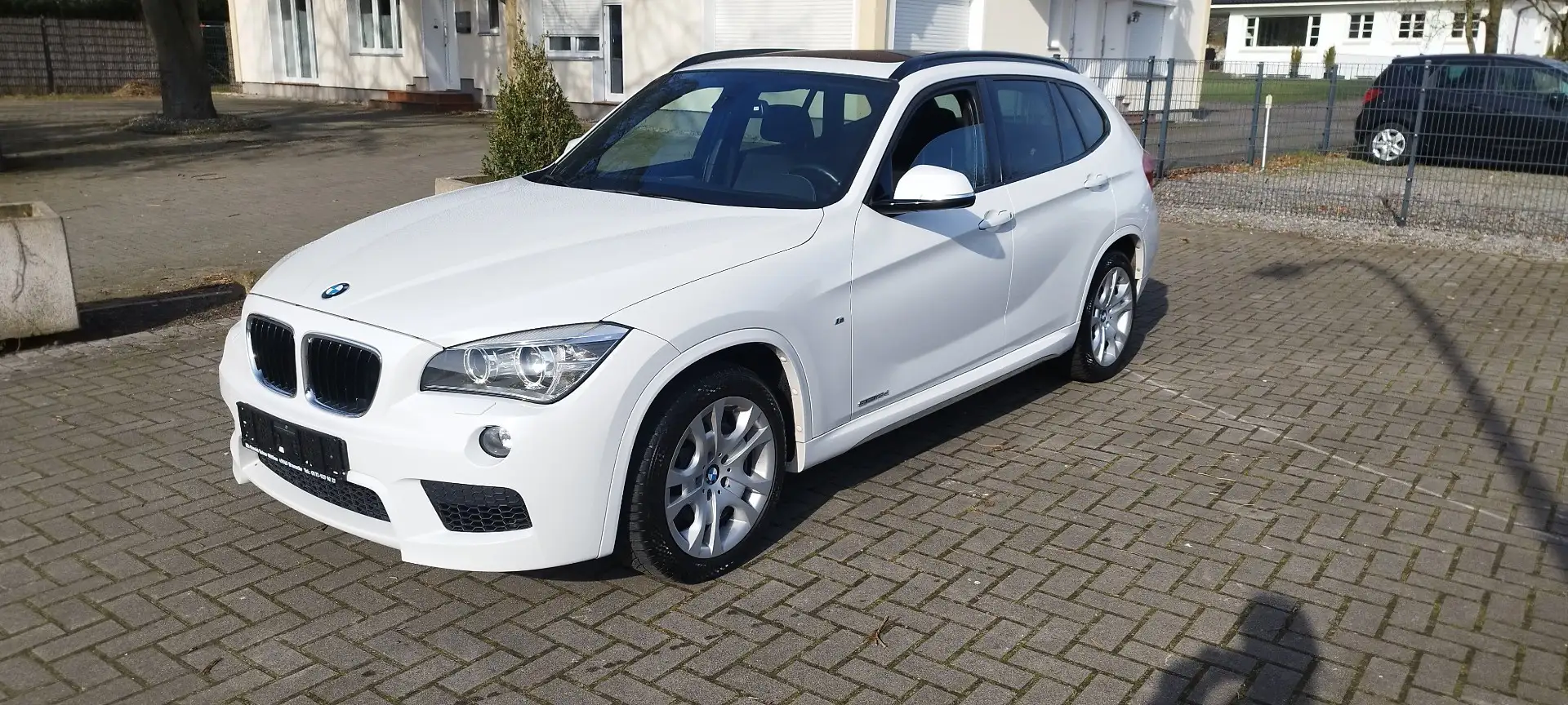 BMW X1 sDrive 18d Xenon Pano M Weiß - 1