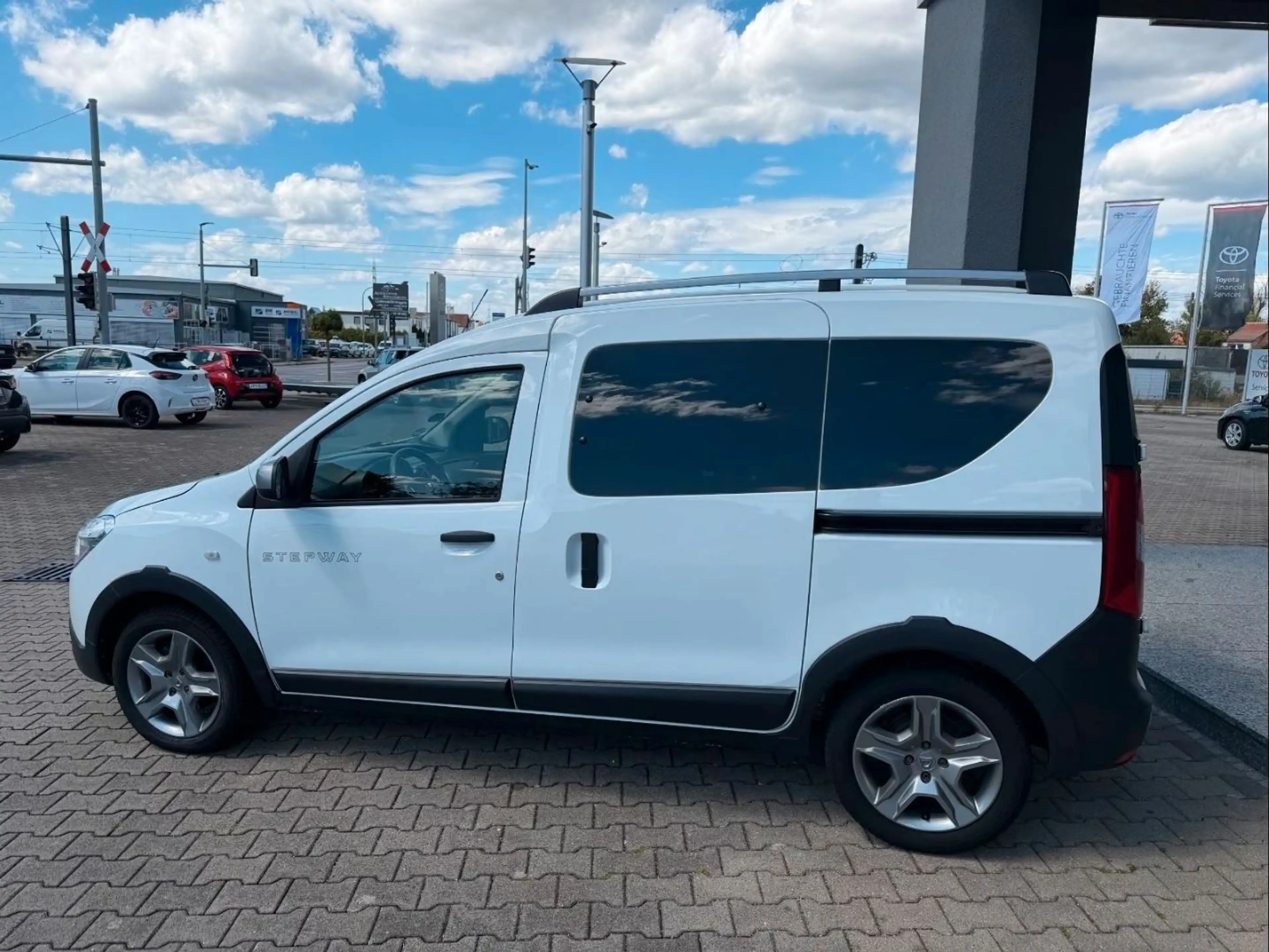 Dacia Dokker Stepway Plus Turbo MJ21 mit CAMPING BOX — photo 12