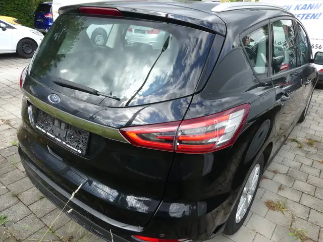 Ford S-Max view 3