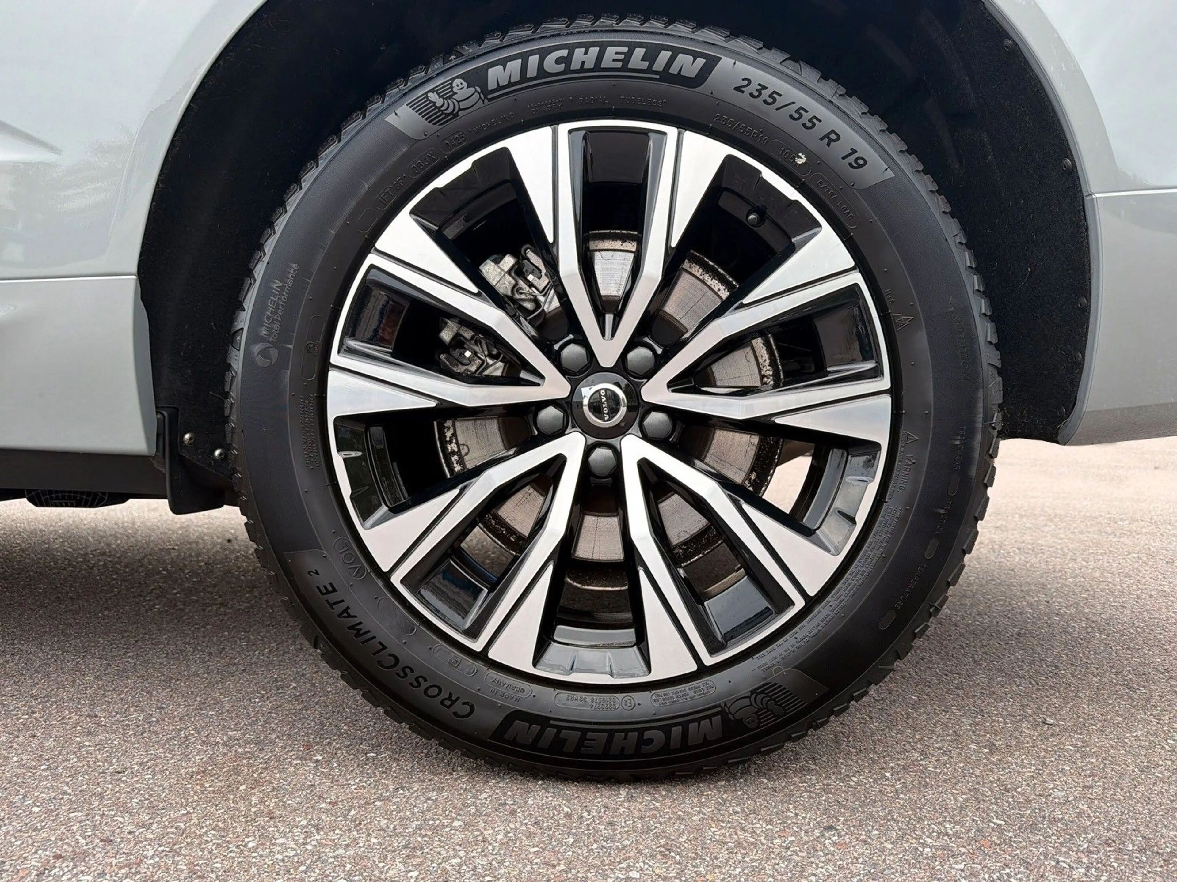 Volvo XC60 B4 Mild-Hybrid Plus Dark ACC BLIS — photo 2