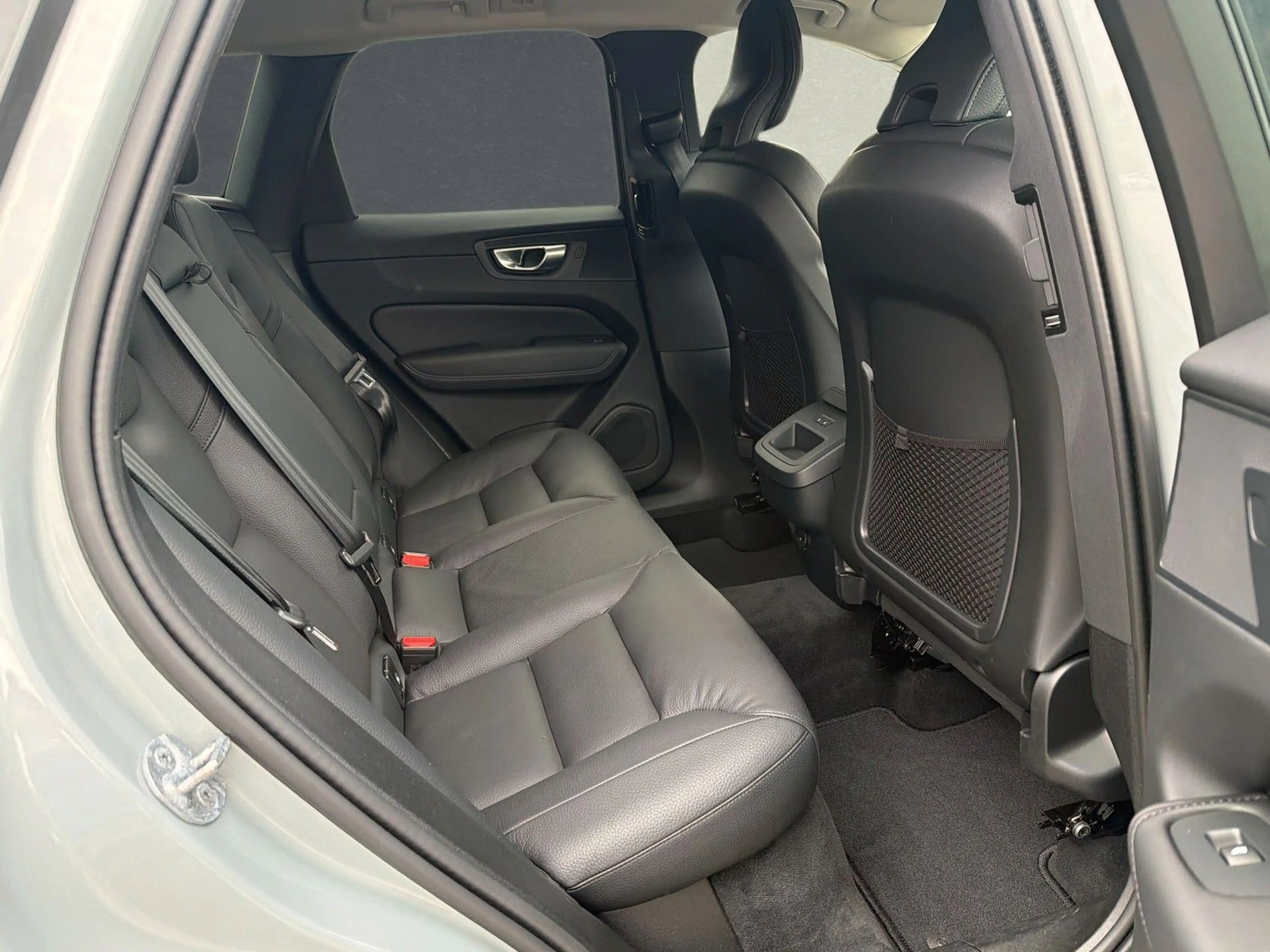 Volvo XC60 B4 Mild-Hybrid Plus Dark ACC BLIS — photo 5