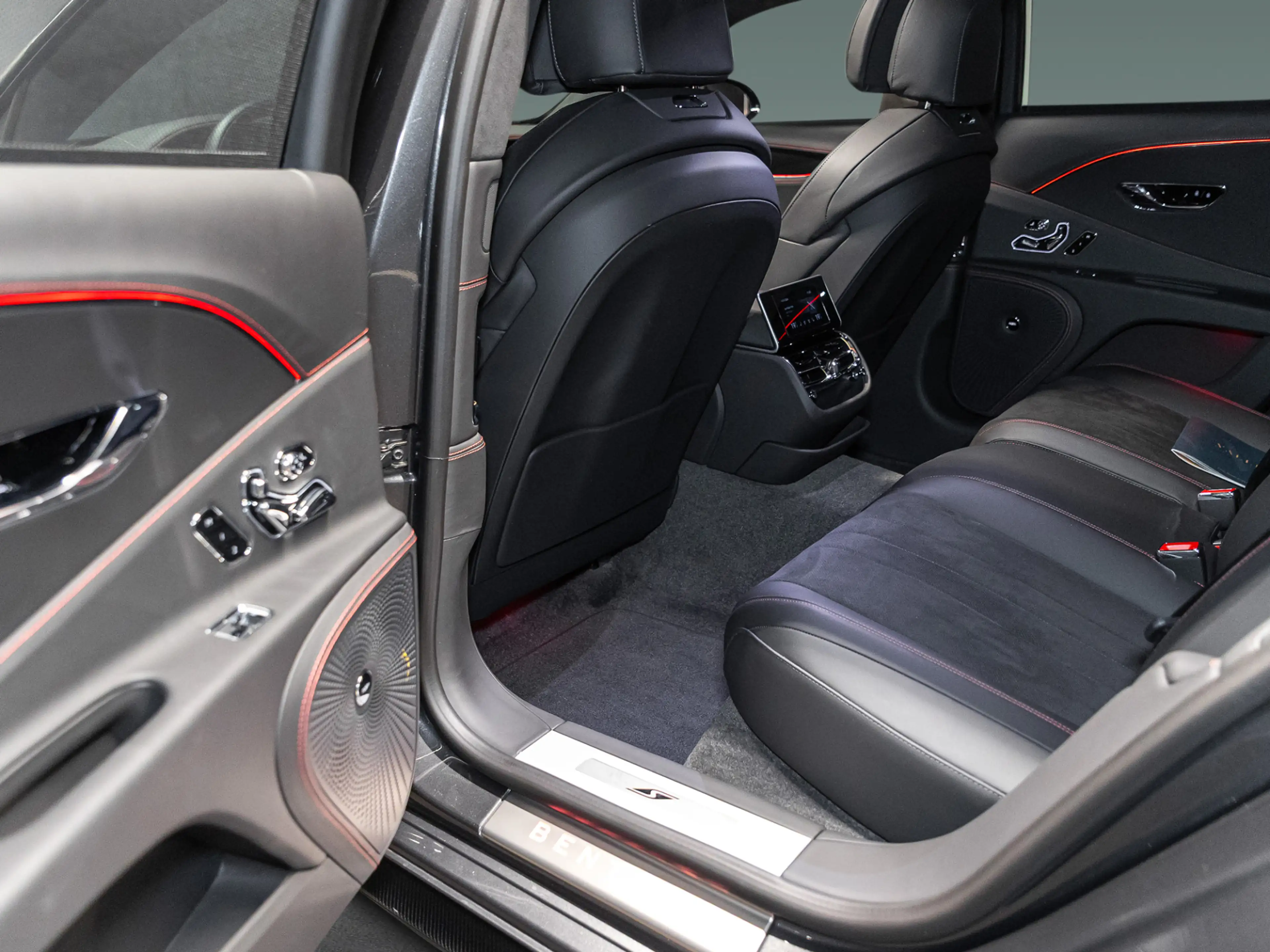 Bentley Flying Spur S Hybrid |NAIM|Touring|Comfort|Rotating — photo 15