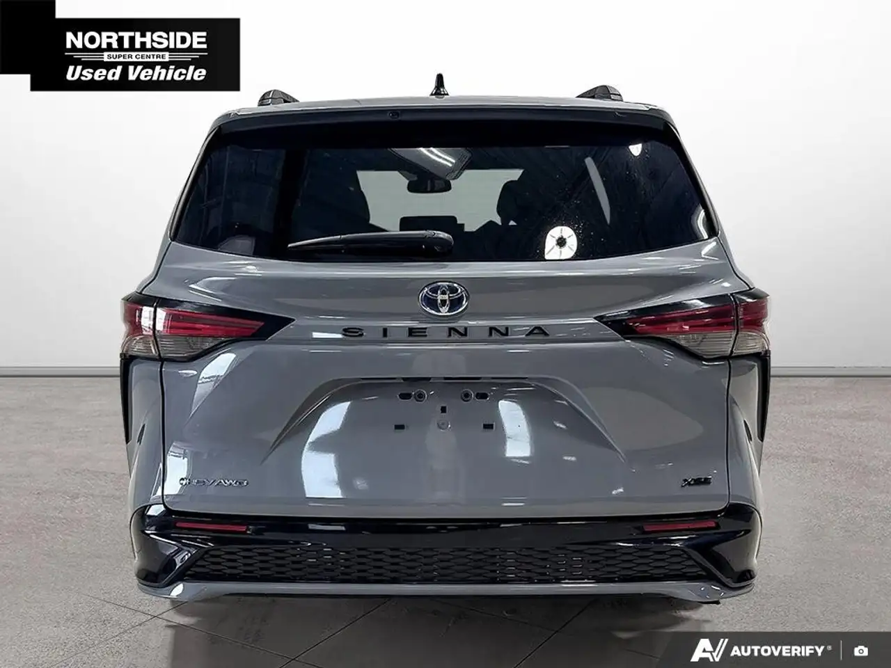 Toyota Sienna снимка Toyota Sienna