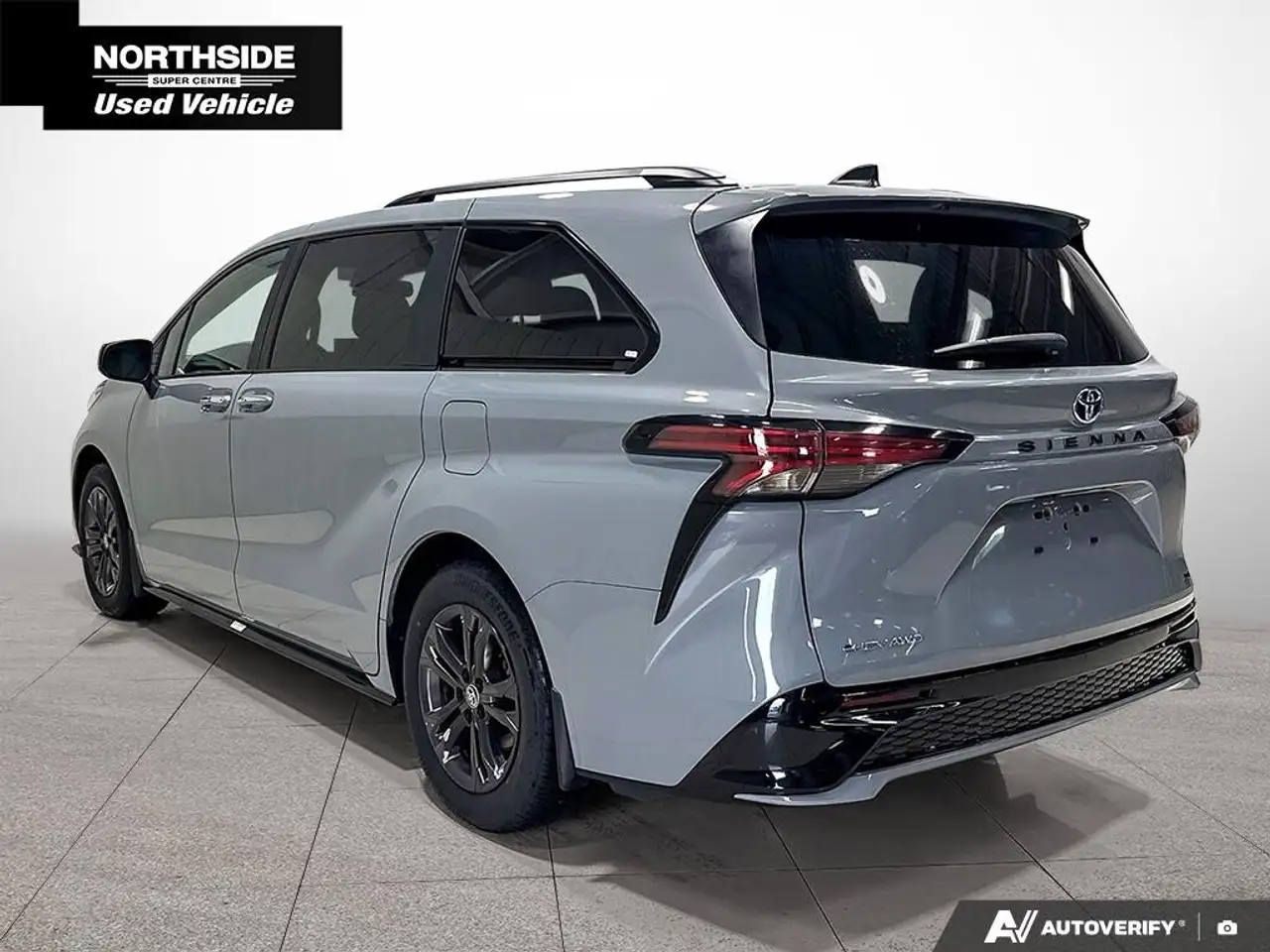 Toyota Sienna снимка Toyota Sienna