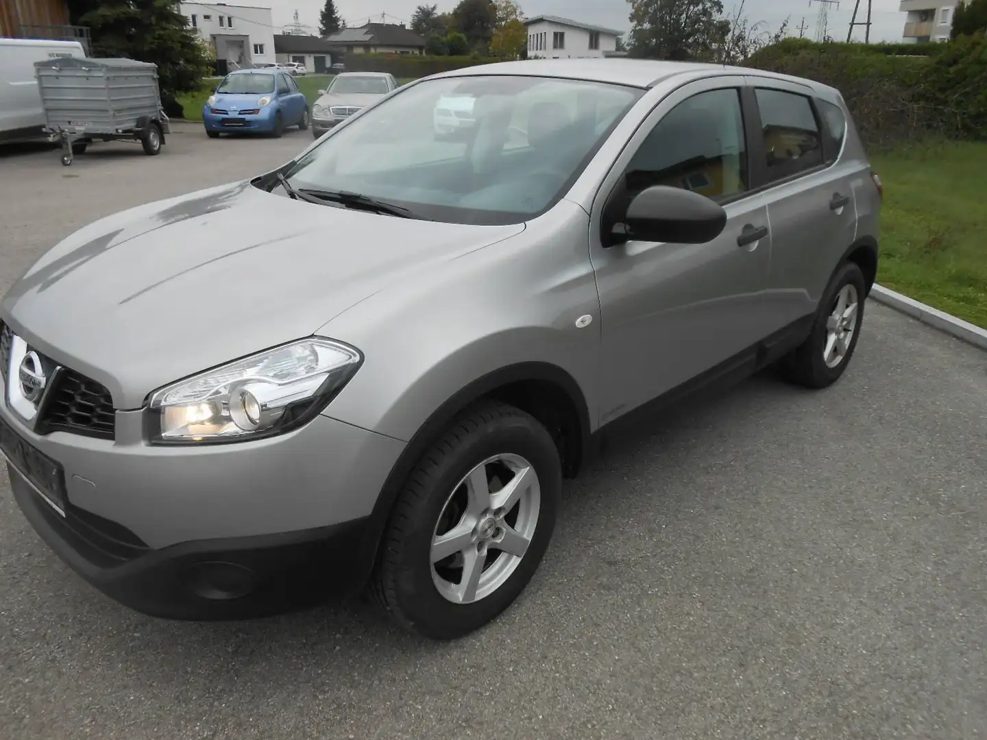 Nissan Qashqai 1,6 16V Visia 2WD Silber - 1
