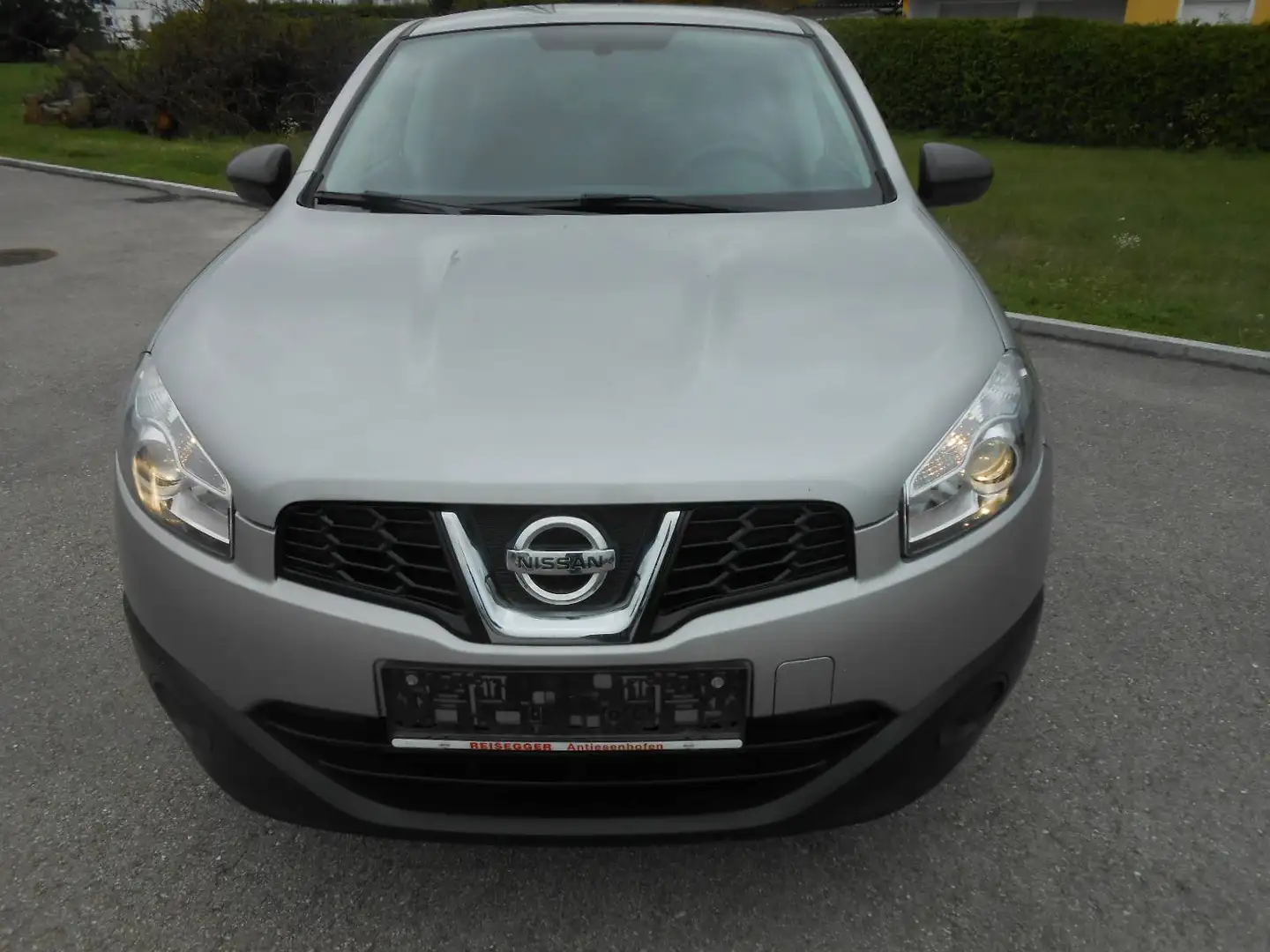 Nissan Qashqai 1,6 16V Visia 2WD Silber - 2
