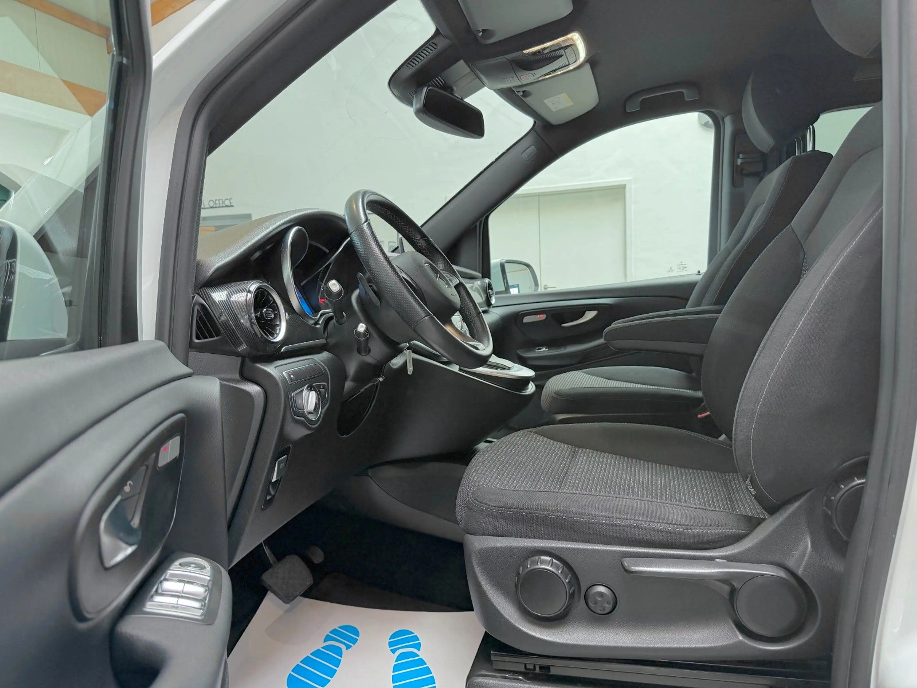 Mercedes-Benz 220 V 220 d 9G-TRONIC Edition LED/STANDHEIZUN/7SITZE — photo 10