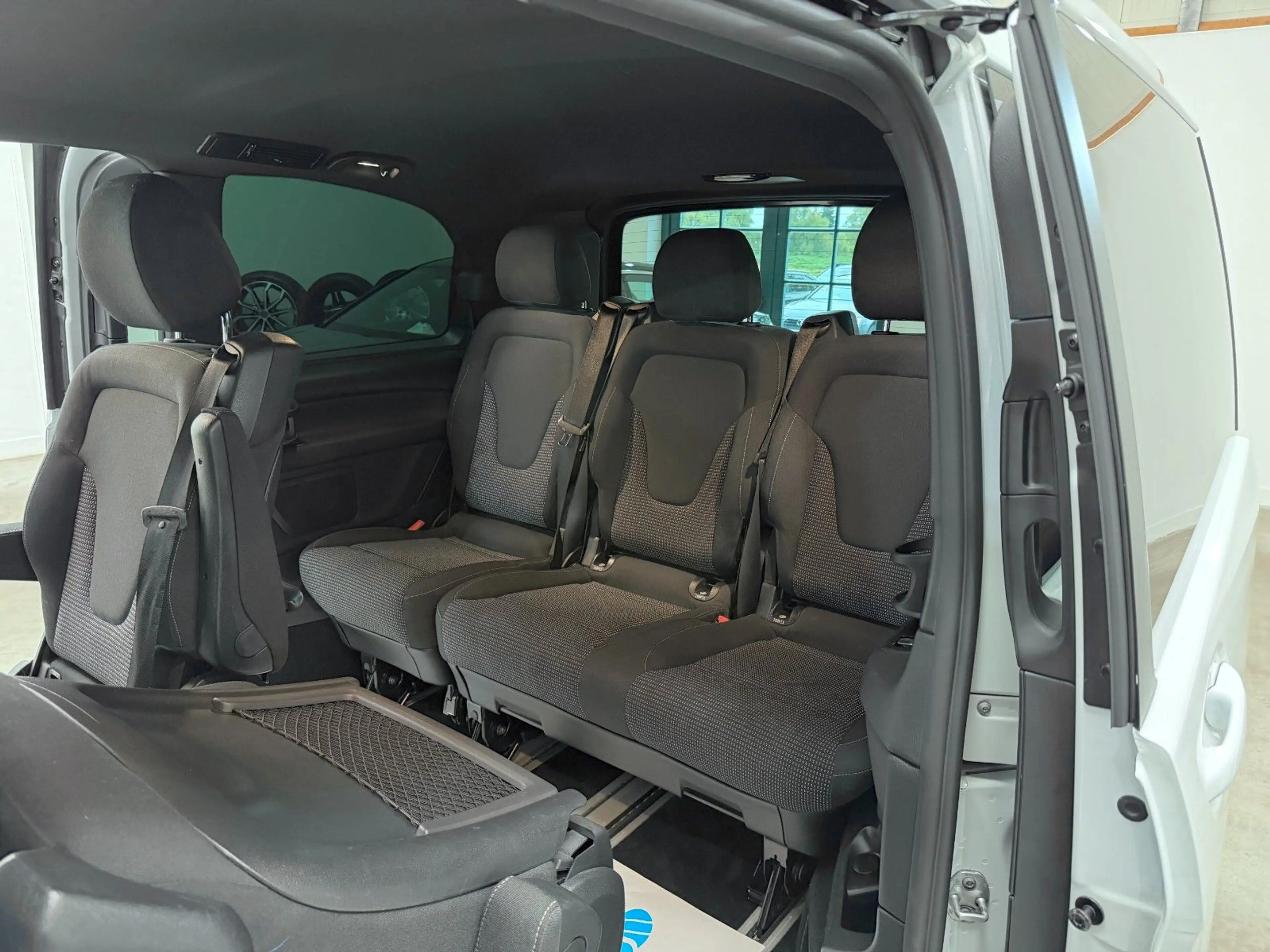 Mercedes-Benz 220 V 220 d 9G-TRONIC Edition LED/STANDHEIZUN/7SITZE — photo 15