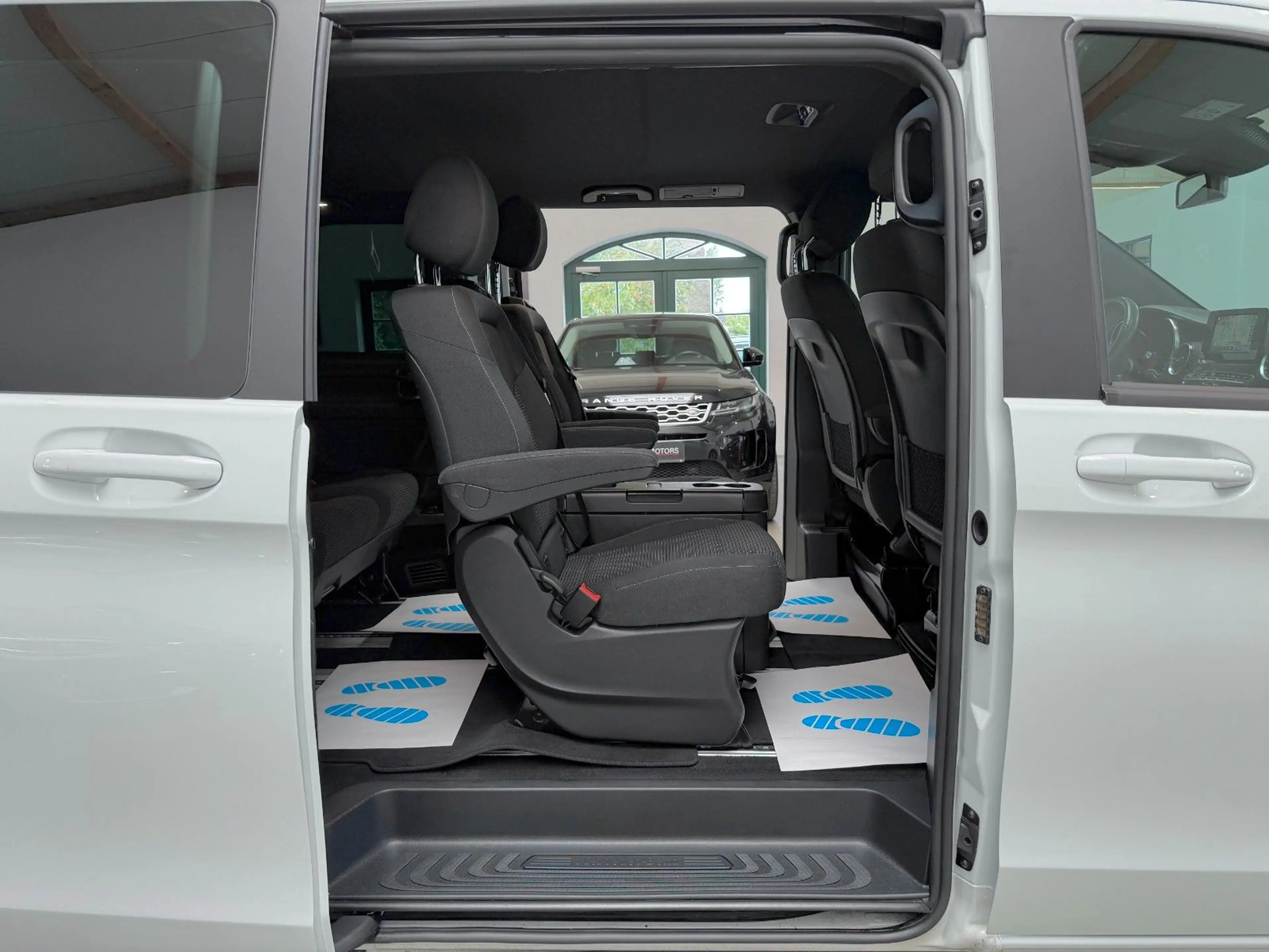 Mercedes-Benz 220 V 220 d 9G-TRONIC Edition LED/STANDHEIZUN/7SITZE — photo 14