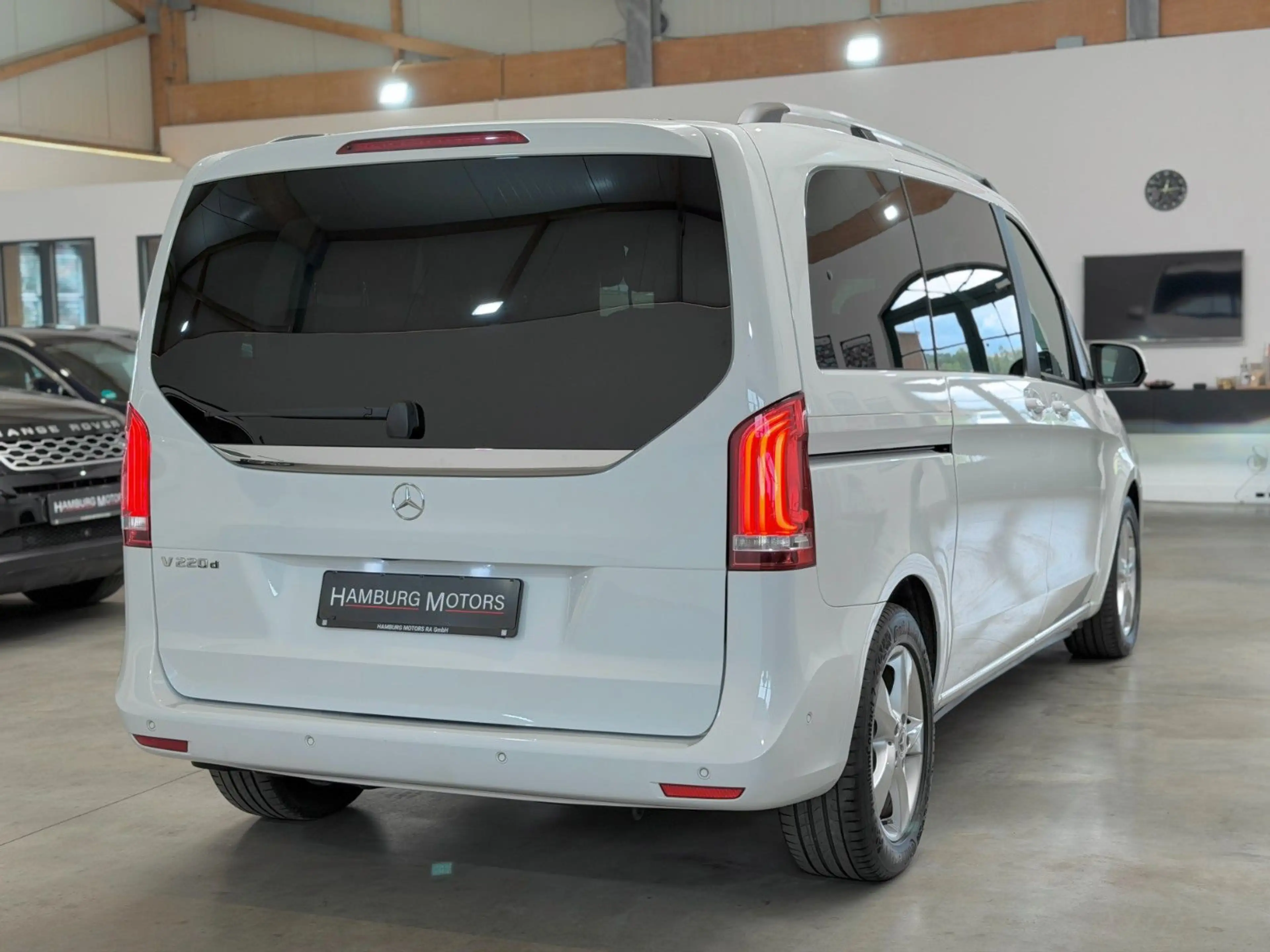 Mercedes-Benz 220 V 220 d 9G-TRONIC Edition LED/STANDHEIZUN/7SITZE — photo 4