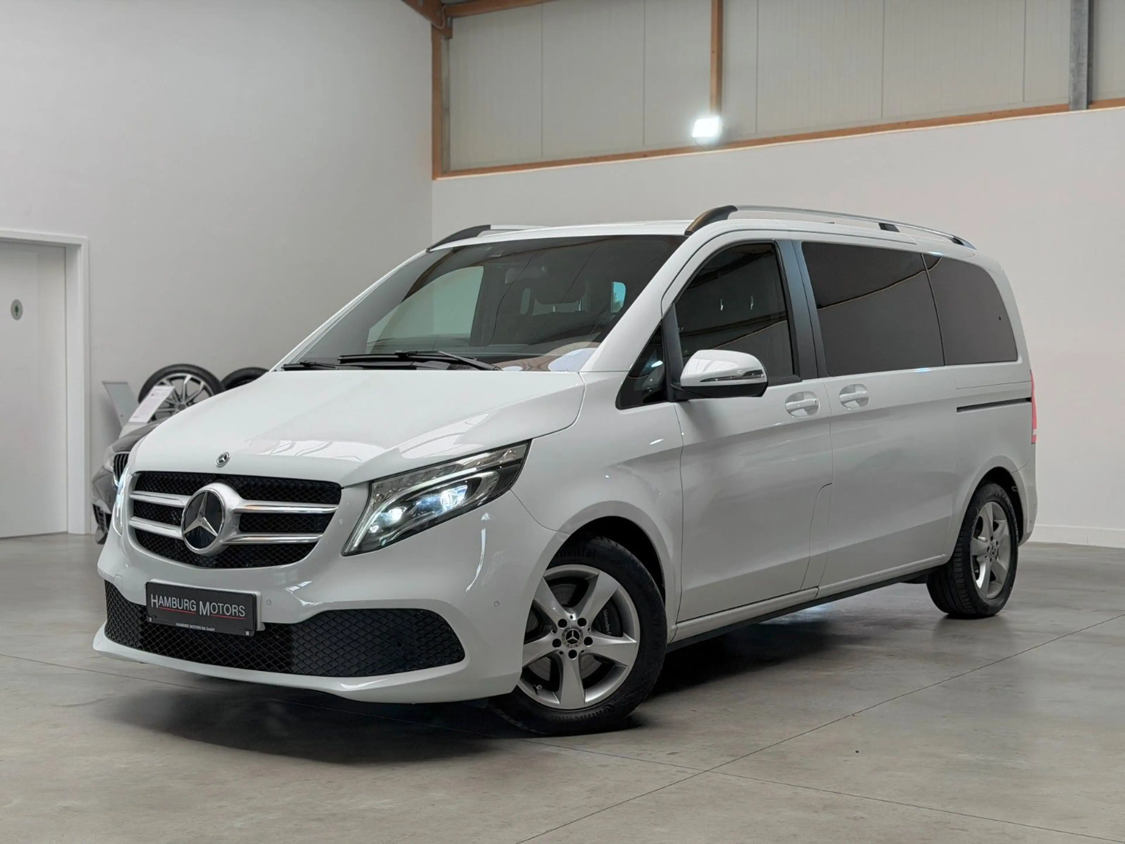 Mercedes-Benz 220 V 220 d 9G-TRONIC Edition LED/STANDHEIZUN/7SITZE — photo 3