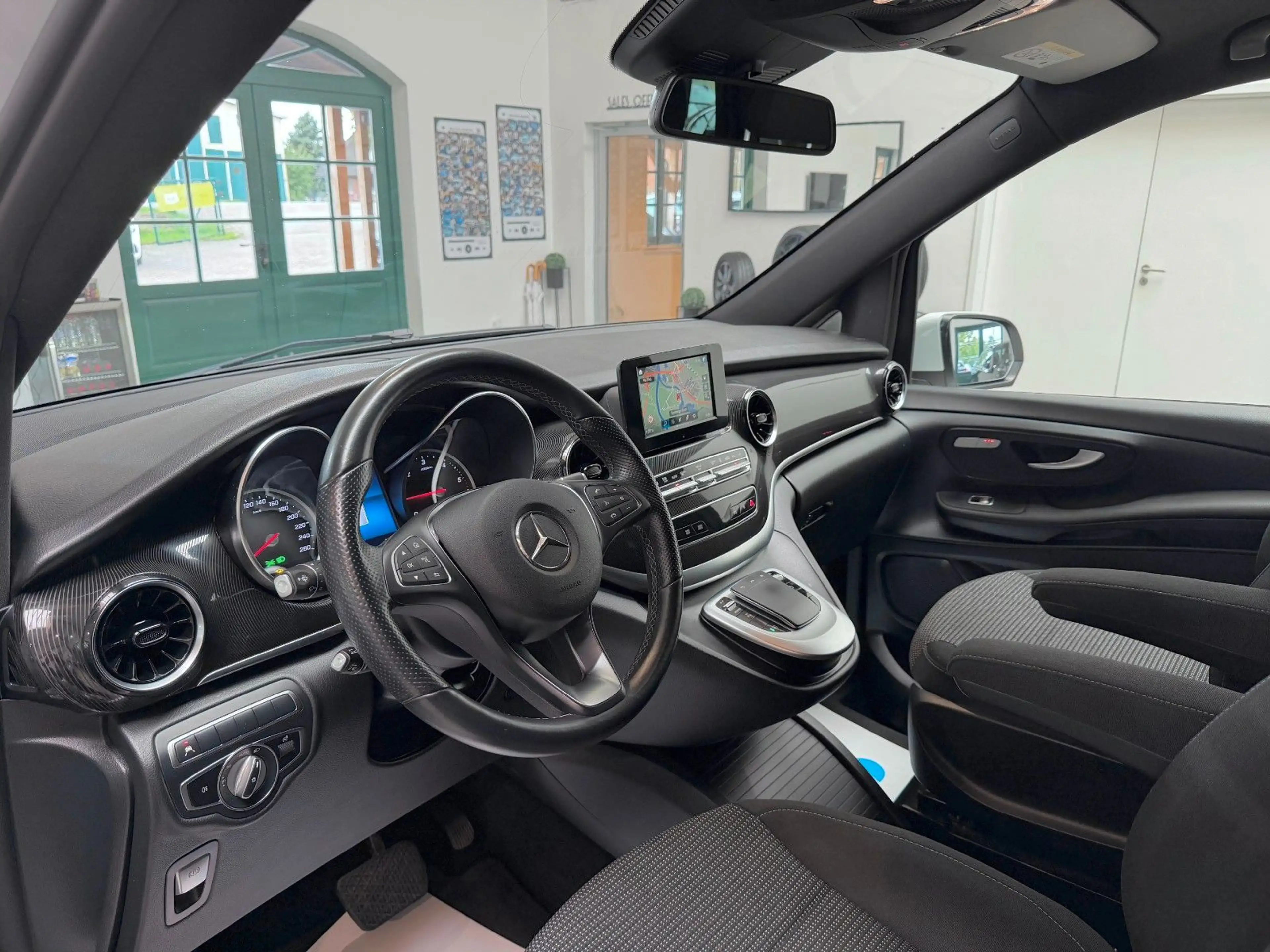 Mercedes-Benz 220 V 220 d 9G-TRONIC Edition LED/STANDHEIZUN/7SITZE — photo 6