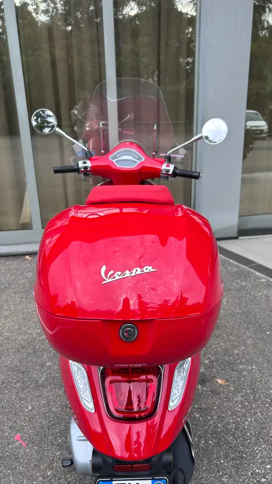 Vespa Primavera RED 125
