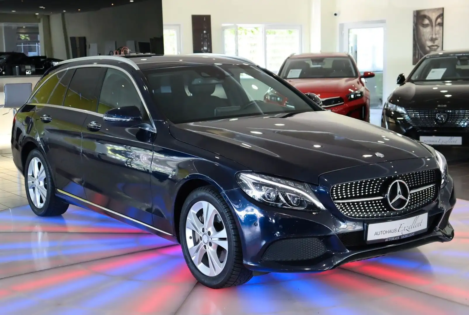Mercedes-Benz C 250 T Automatik*LEDER*NAVI*HEAD-UP*SHZ*LED* Modrá - 2