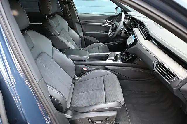 Audi Q8 e-tron Q8 55 e-tron quattro 106kWh S Line ACC, AHK, Ma... Ansicht 12